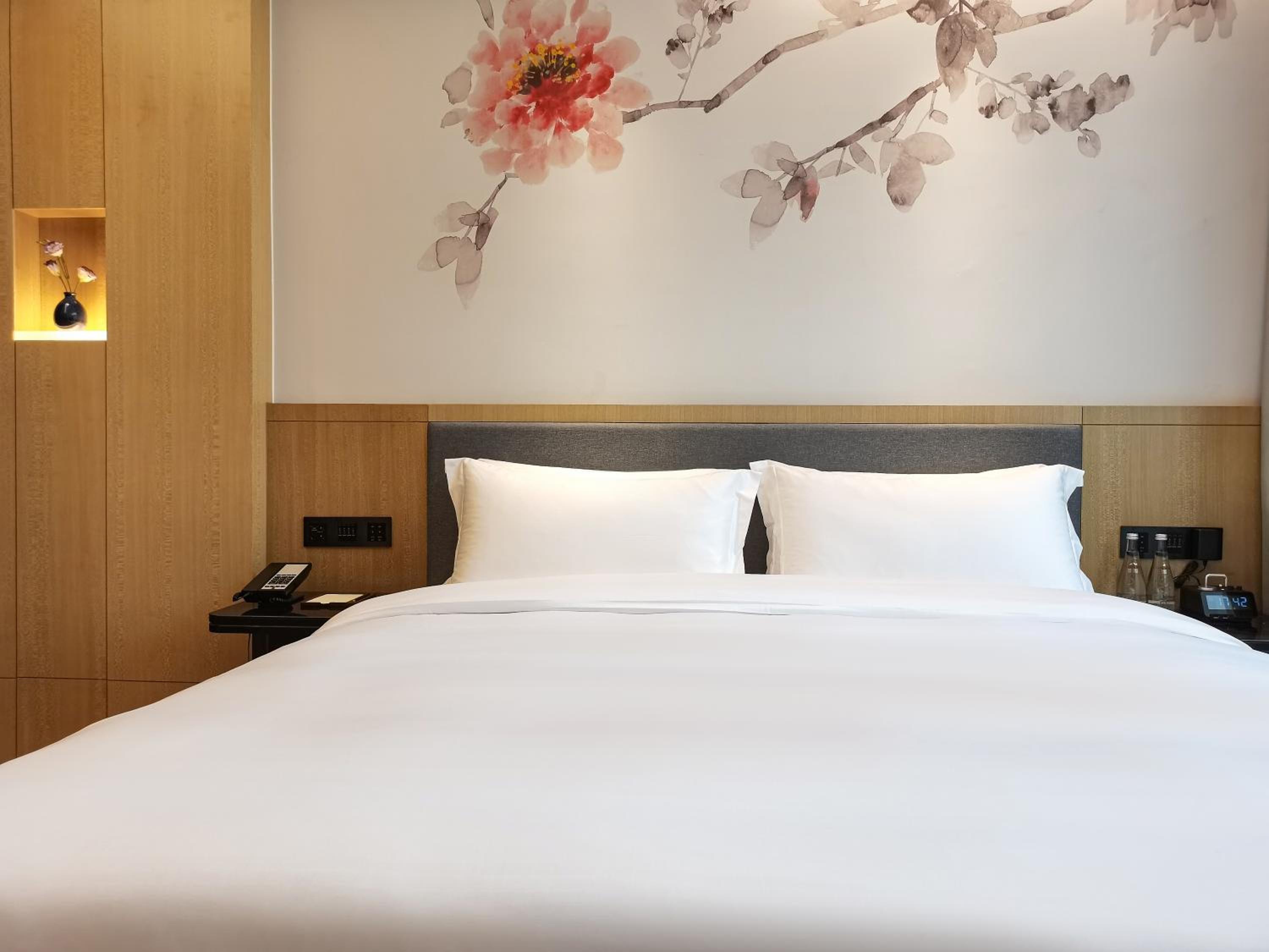 Superior King Room - Photo 2