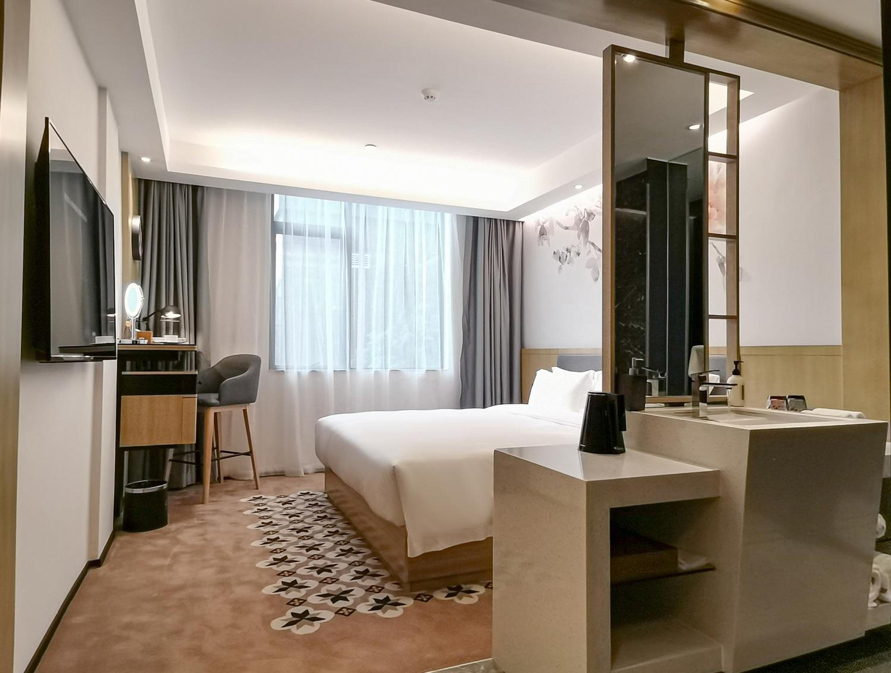 Superior King Room - Photo 1