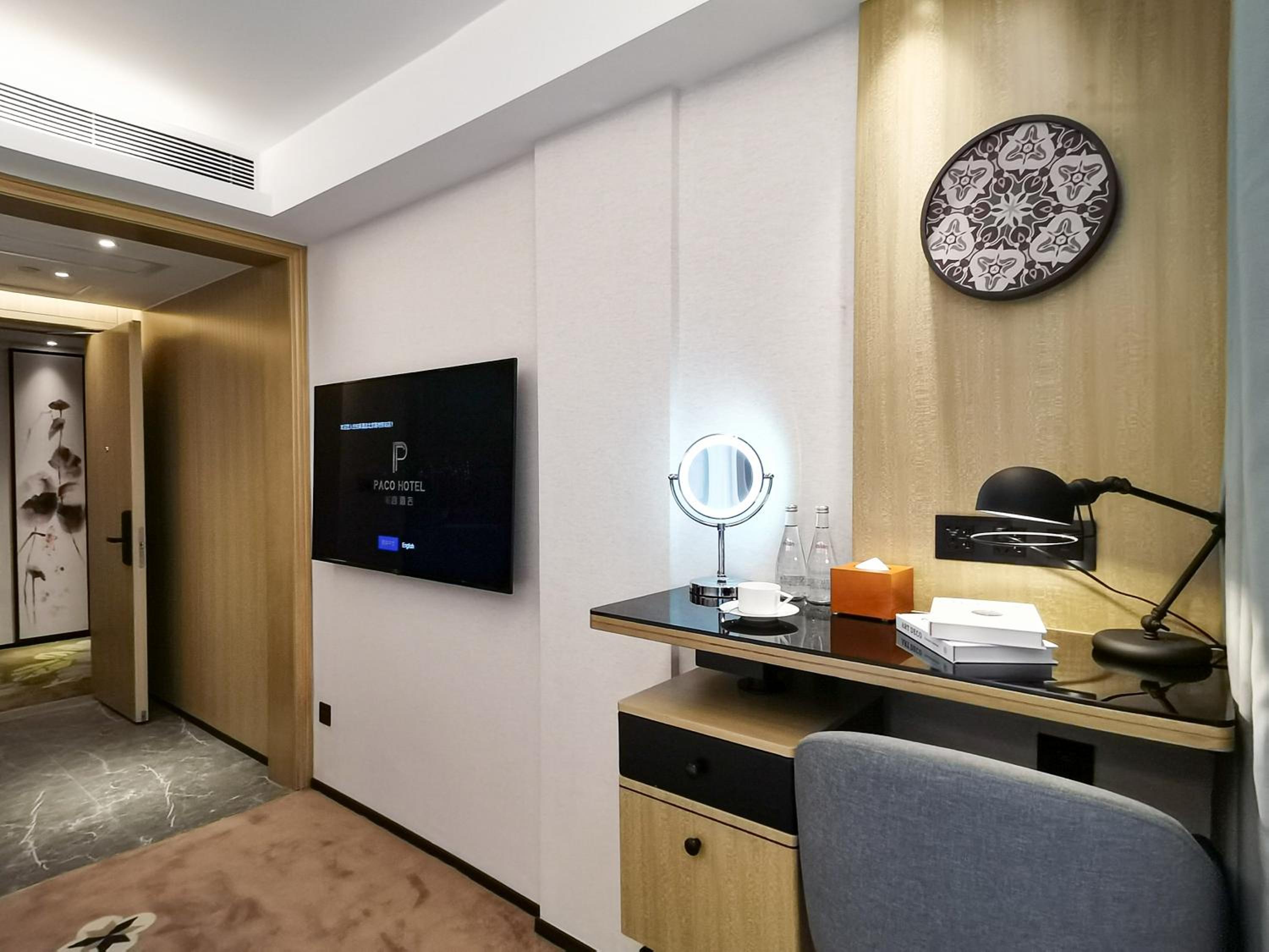 Deluxe King Room - Photo 5