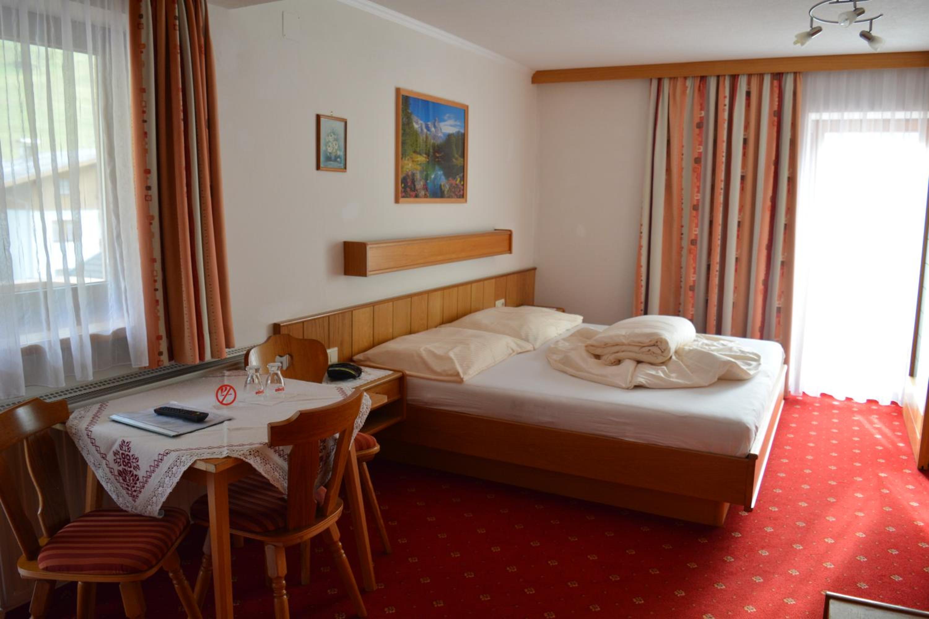 Quadruple Room with Mountain View photo 1