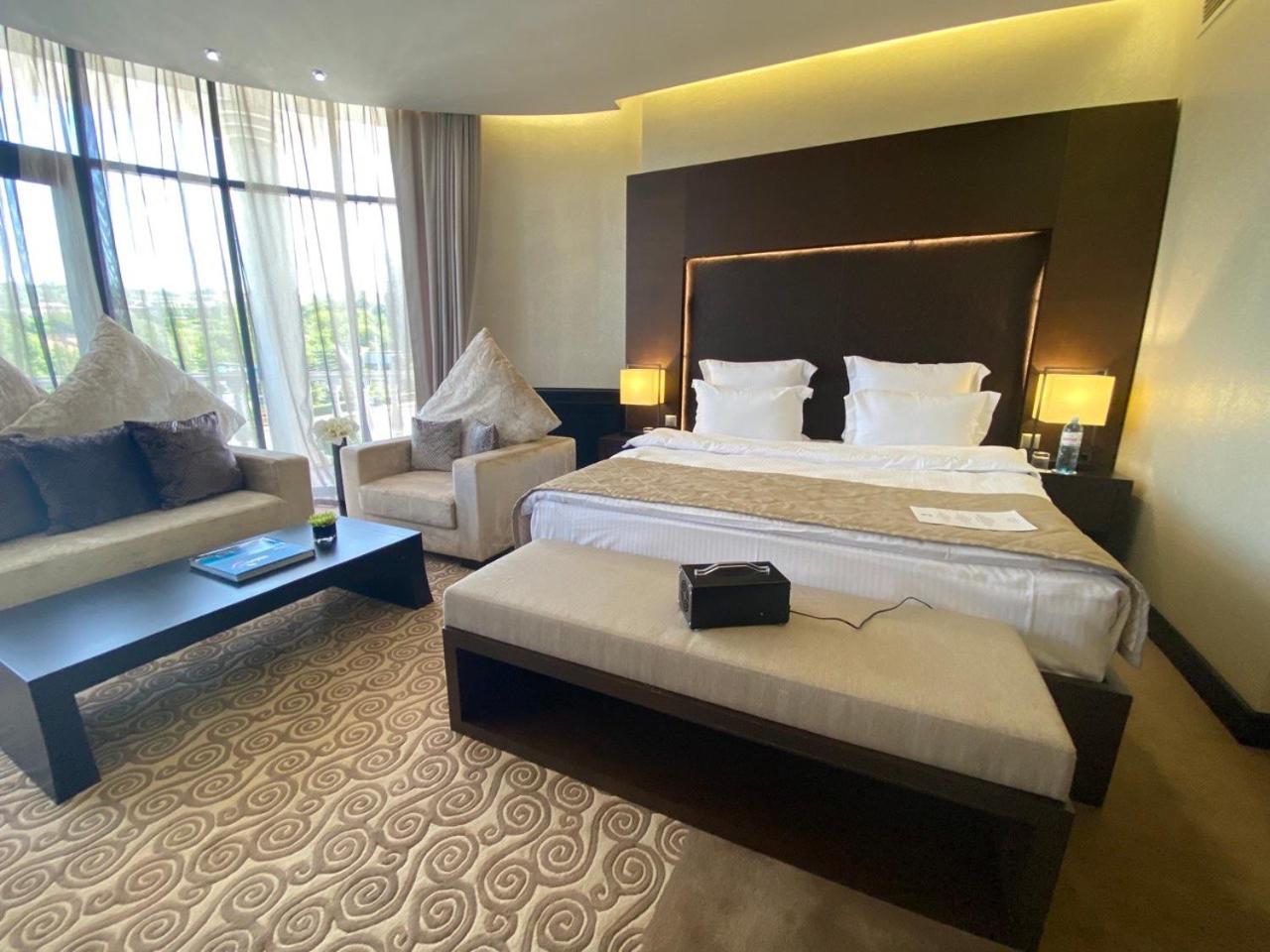 Executive Suite - Photo 1