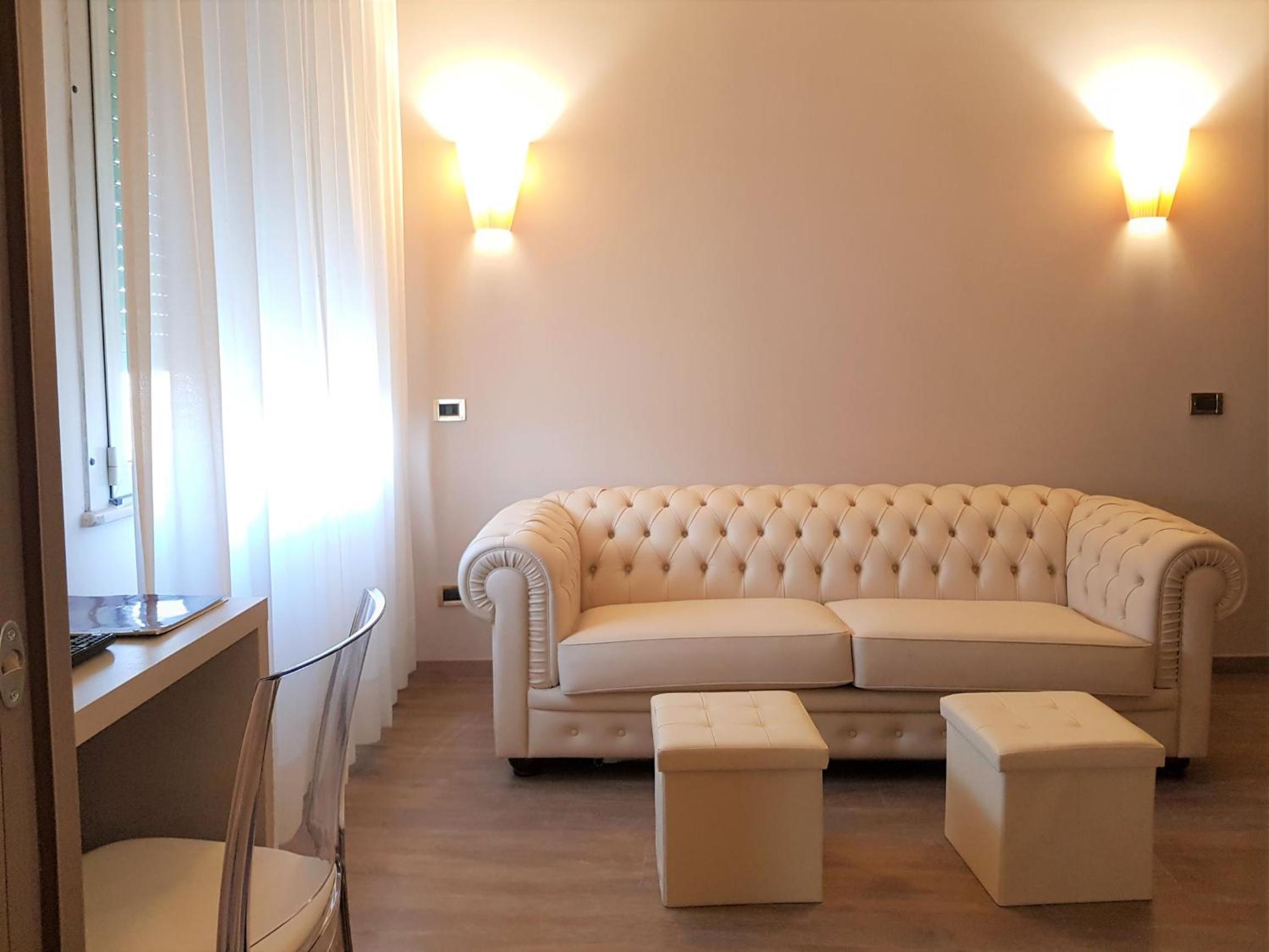 Suite - Photo 7