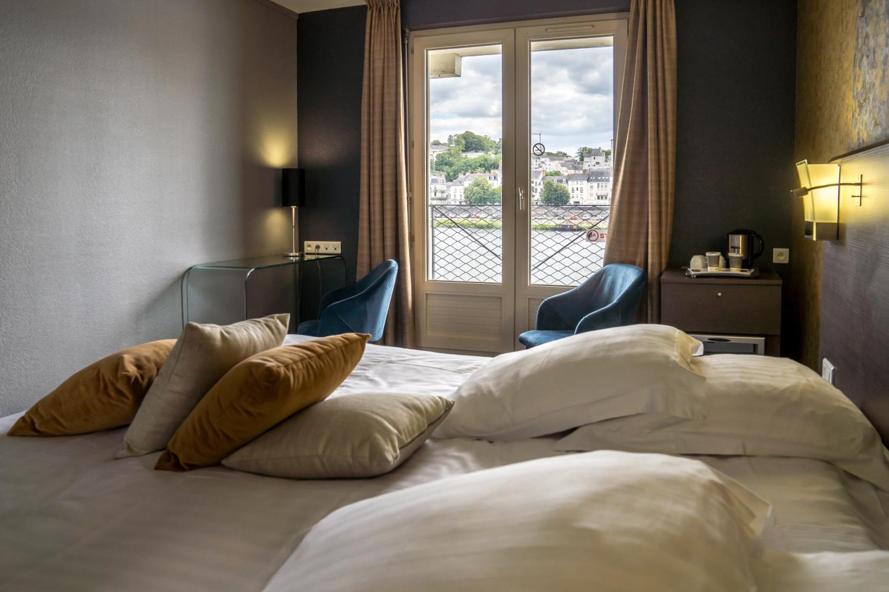 Superior King Room With River View photo 2