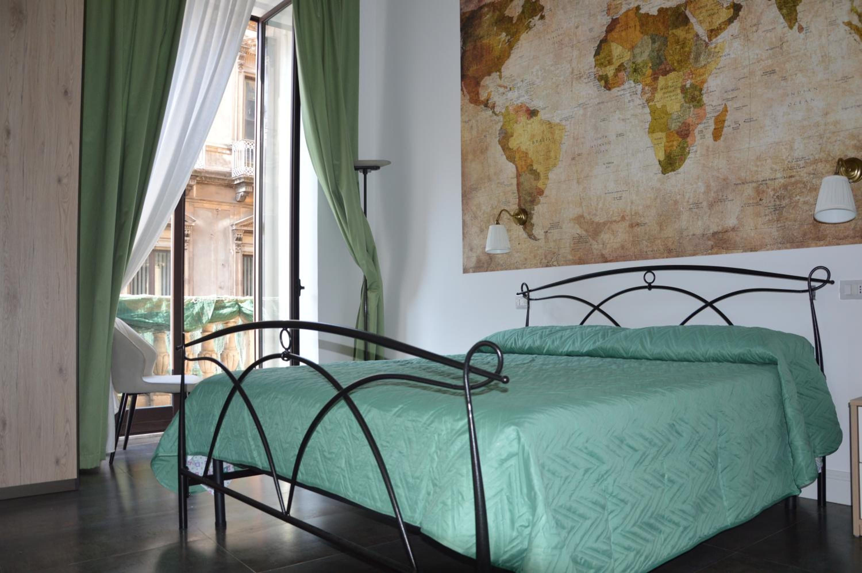 Junior Suite with Balcony - Photo 3