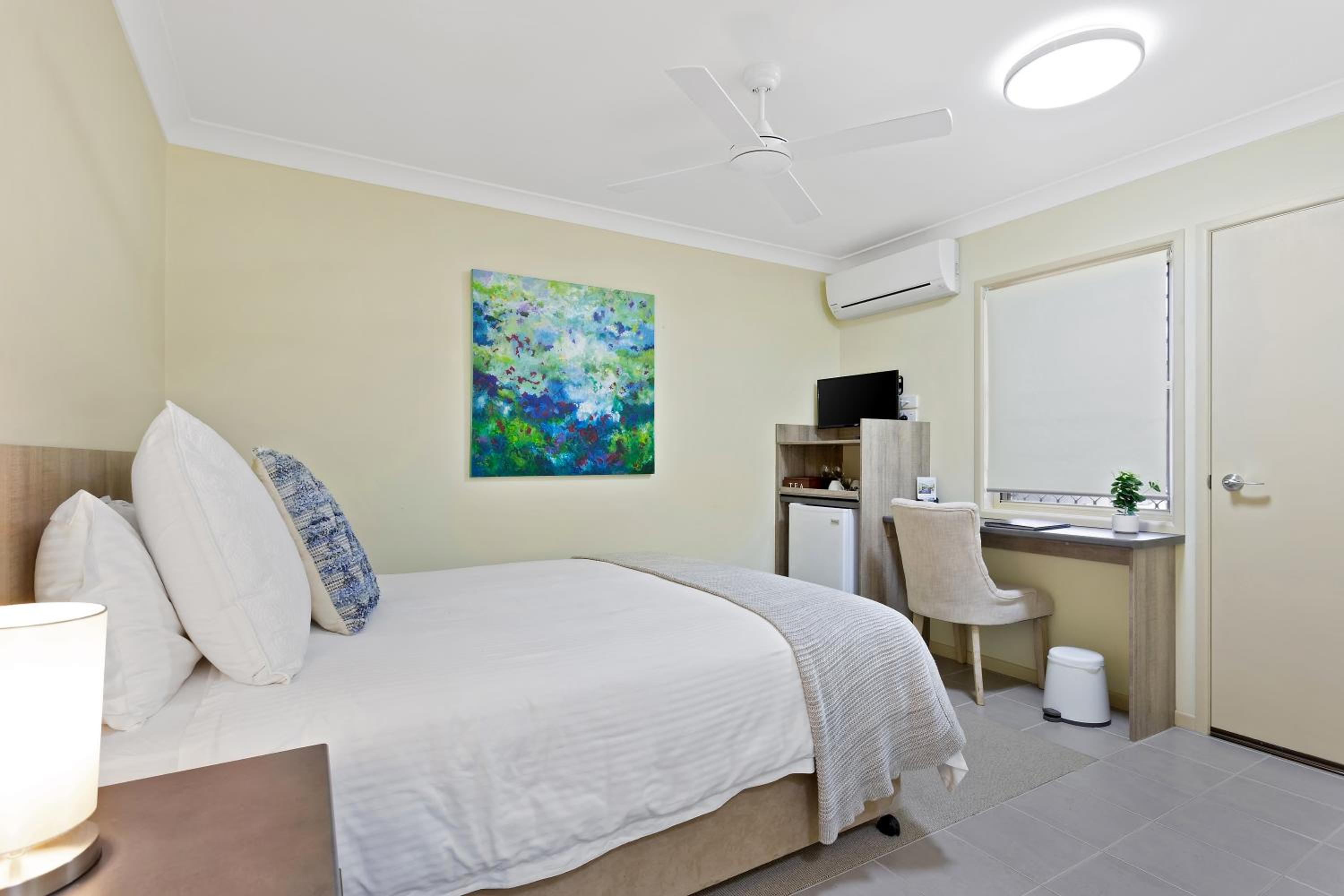 The Ribbonwood Room - Not pet friendly