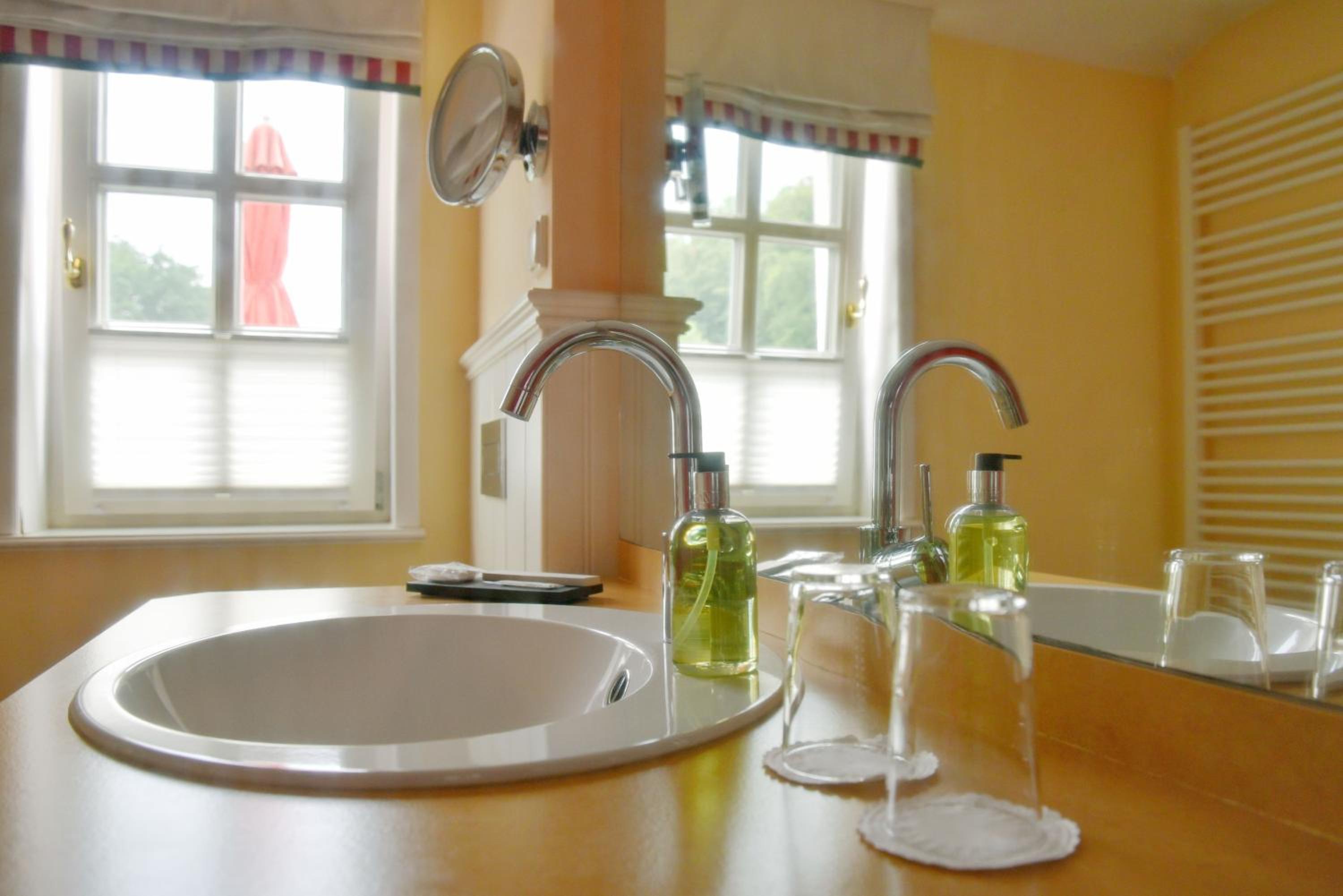 Deluxe Double Room with Balcony photo 3