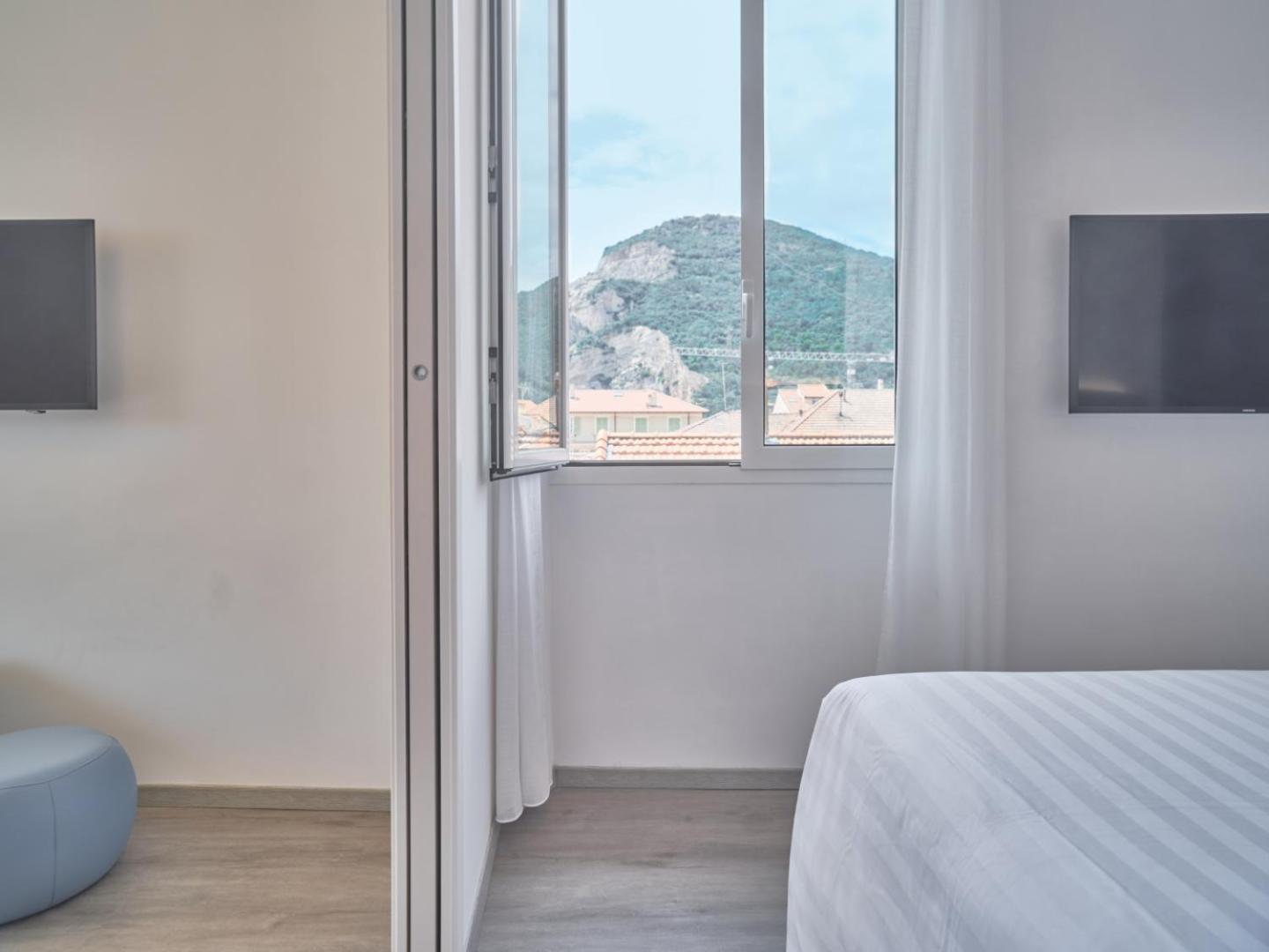 Suite with Terrace and Sea View photo 3