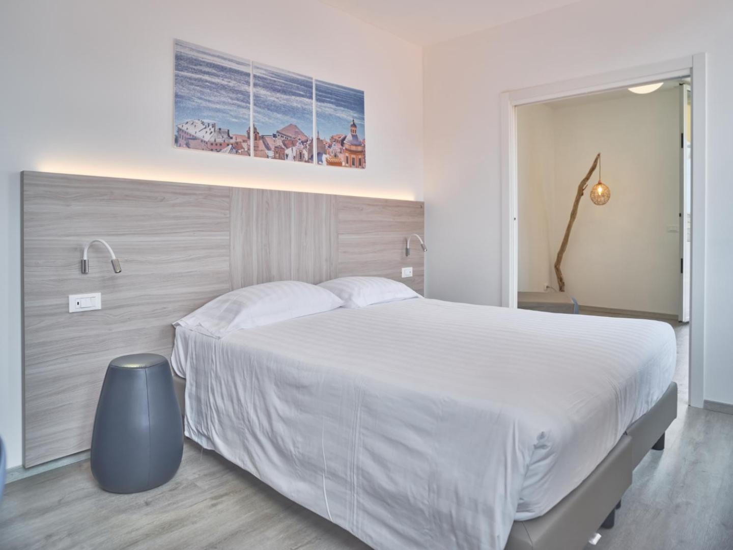 Suite with Terrace and Sea View photo 1