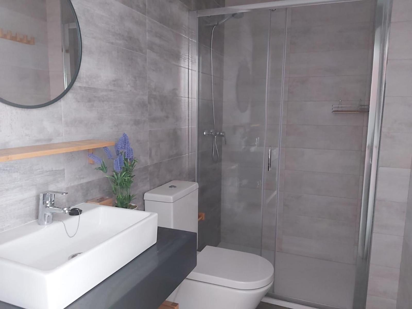 One-Bedroom Apartment - Photo 12