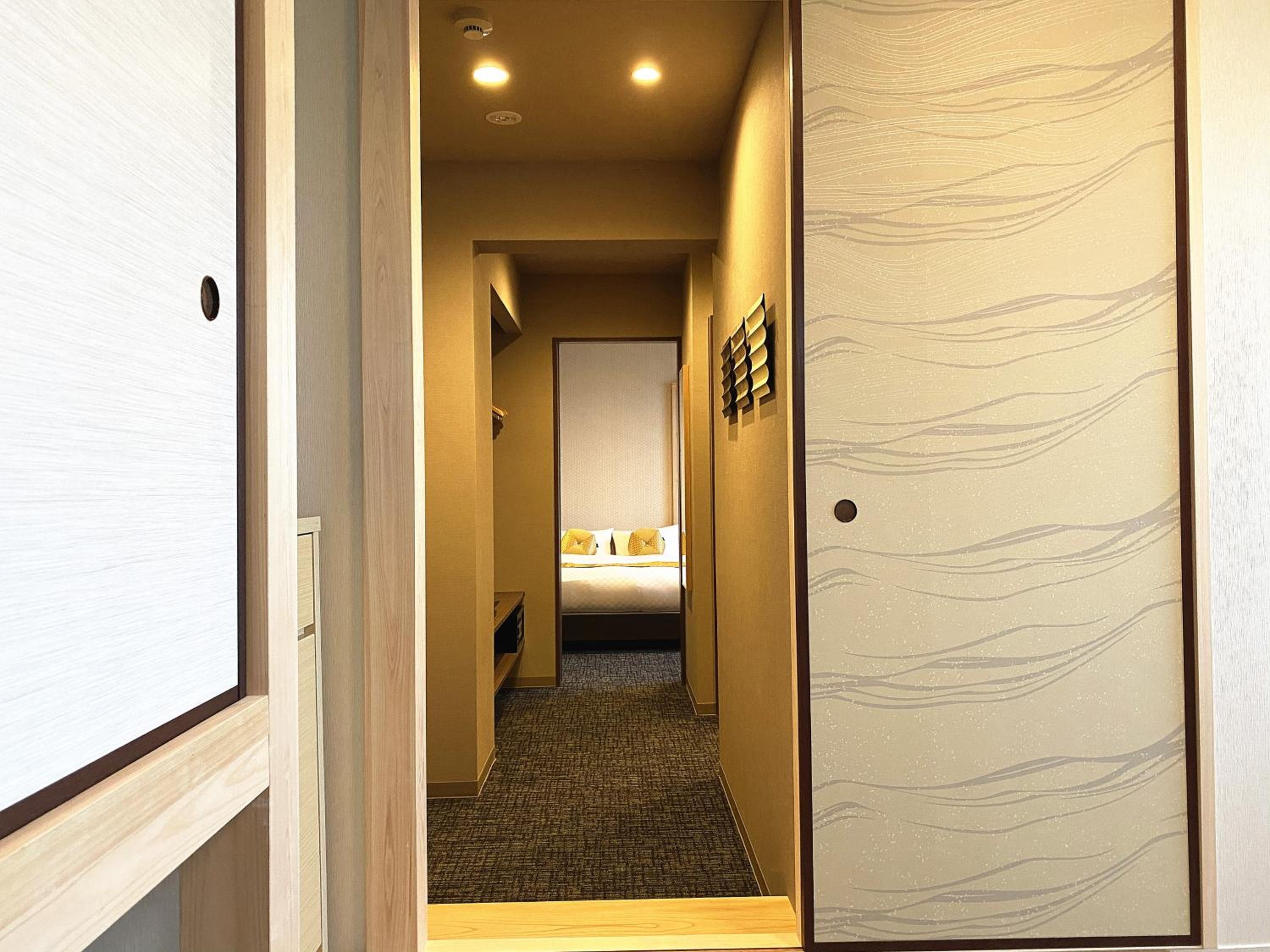 Suite - Photo 19