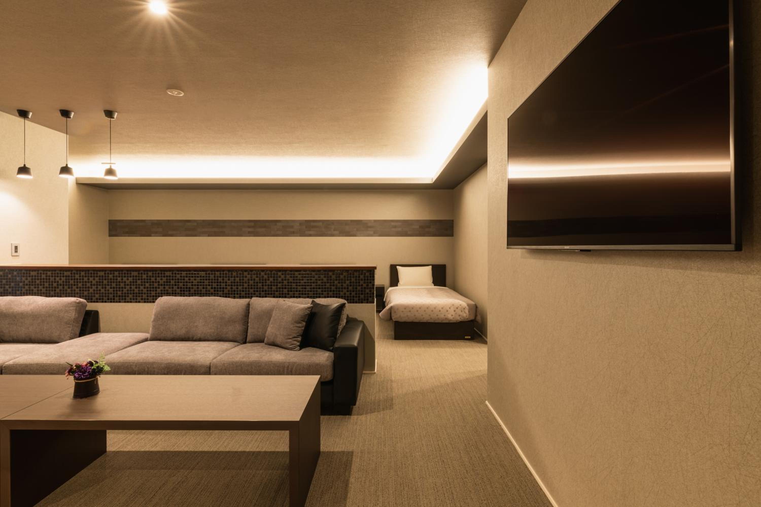 Superior Family Room - Photo 16