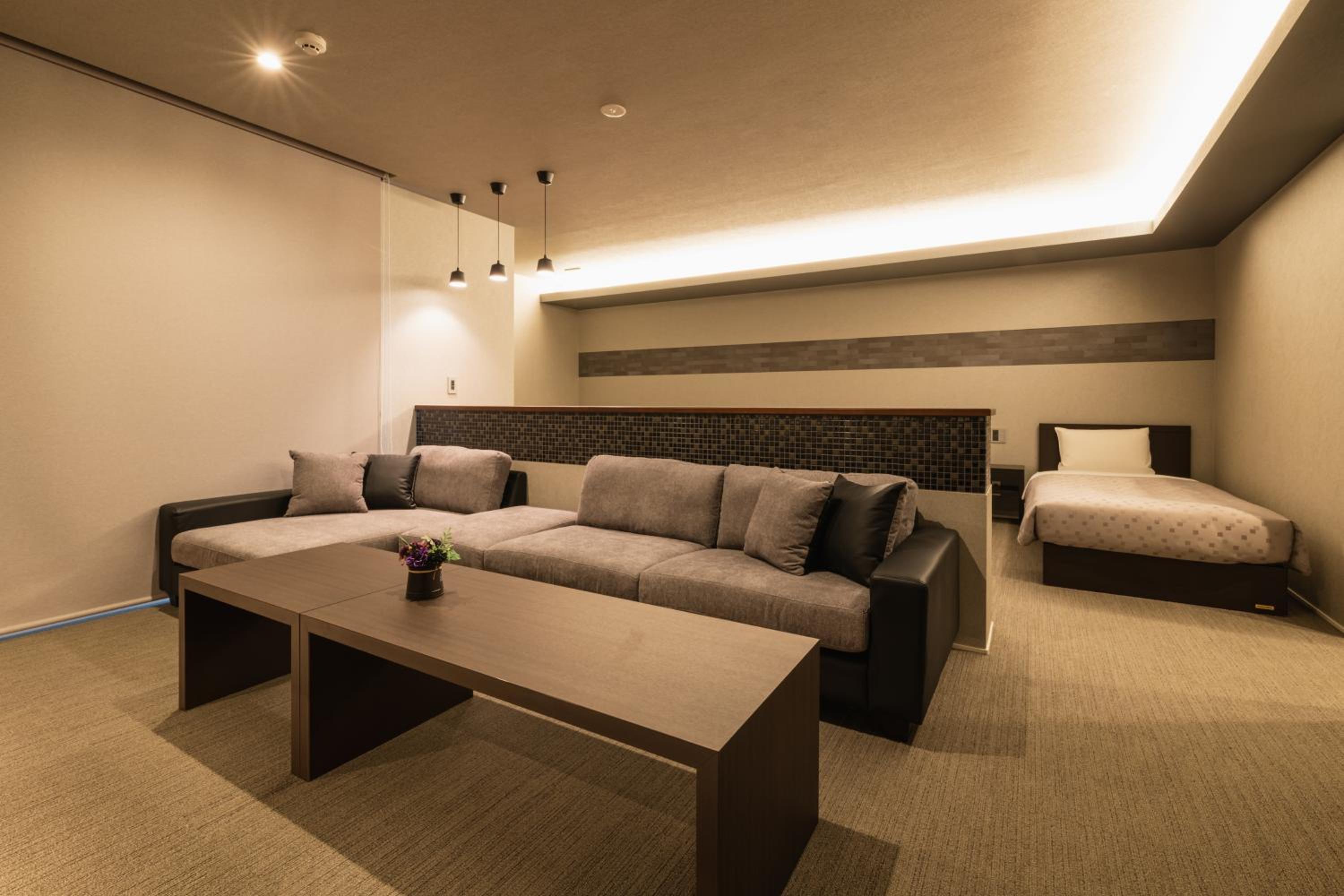 Superior Family Room - Photo 1