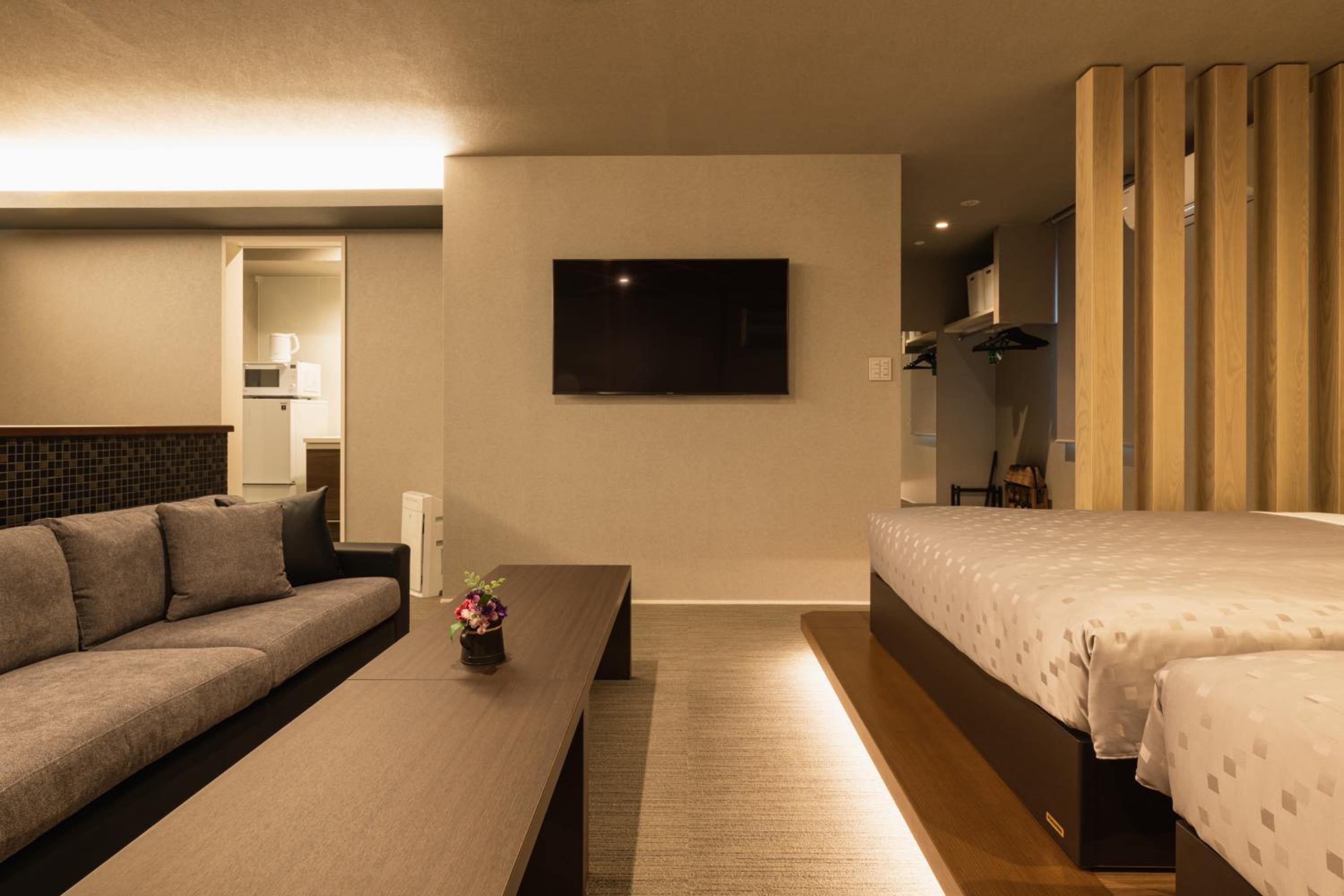 Superior Family Room - Photo 15