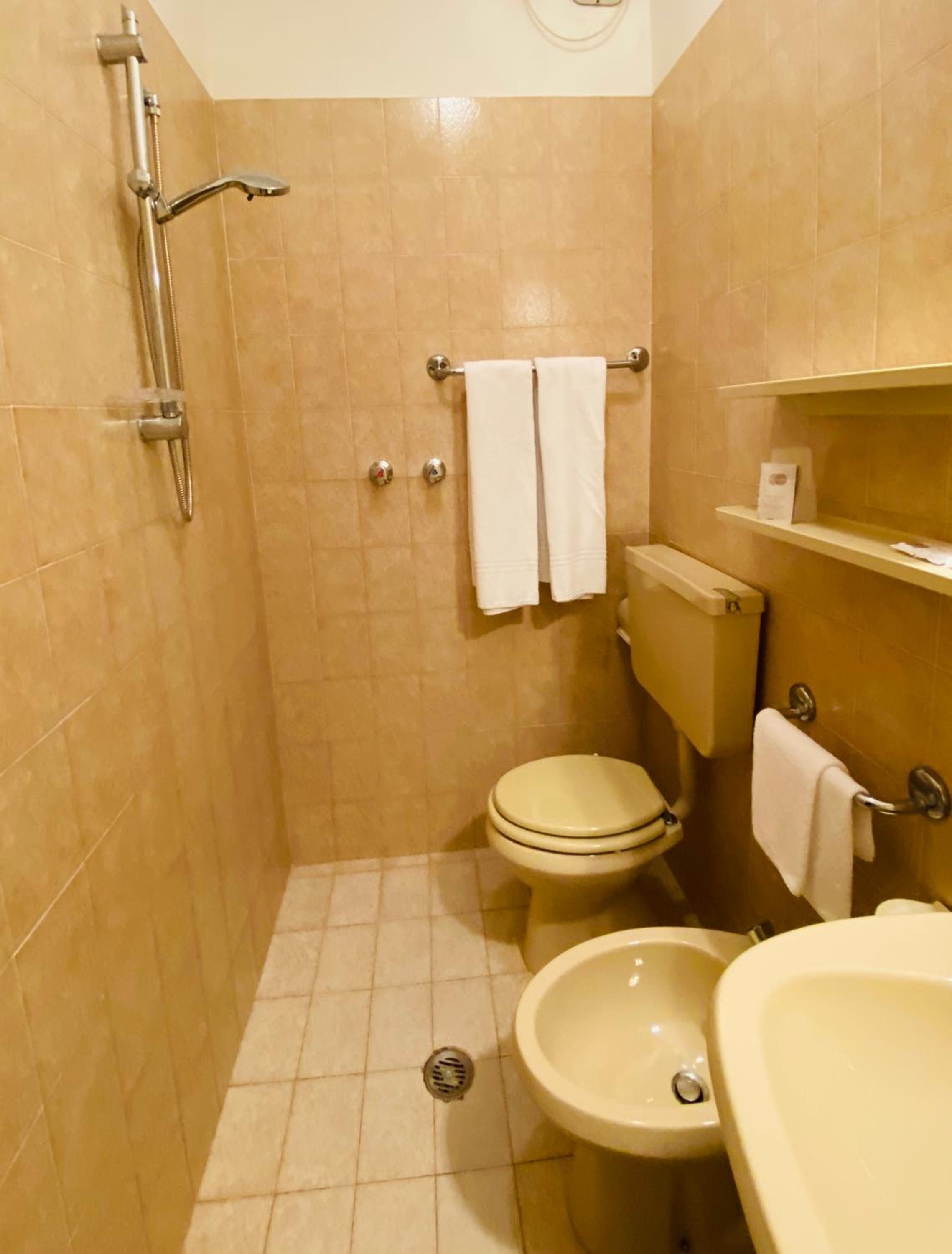 Triple Room - Photo 6