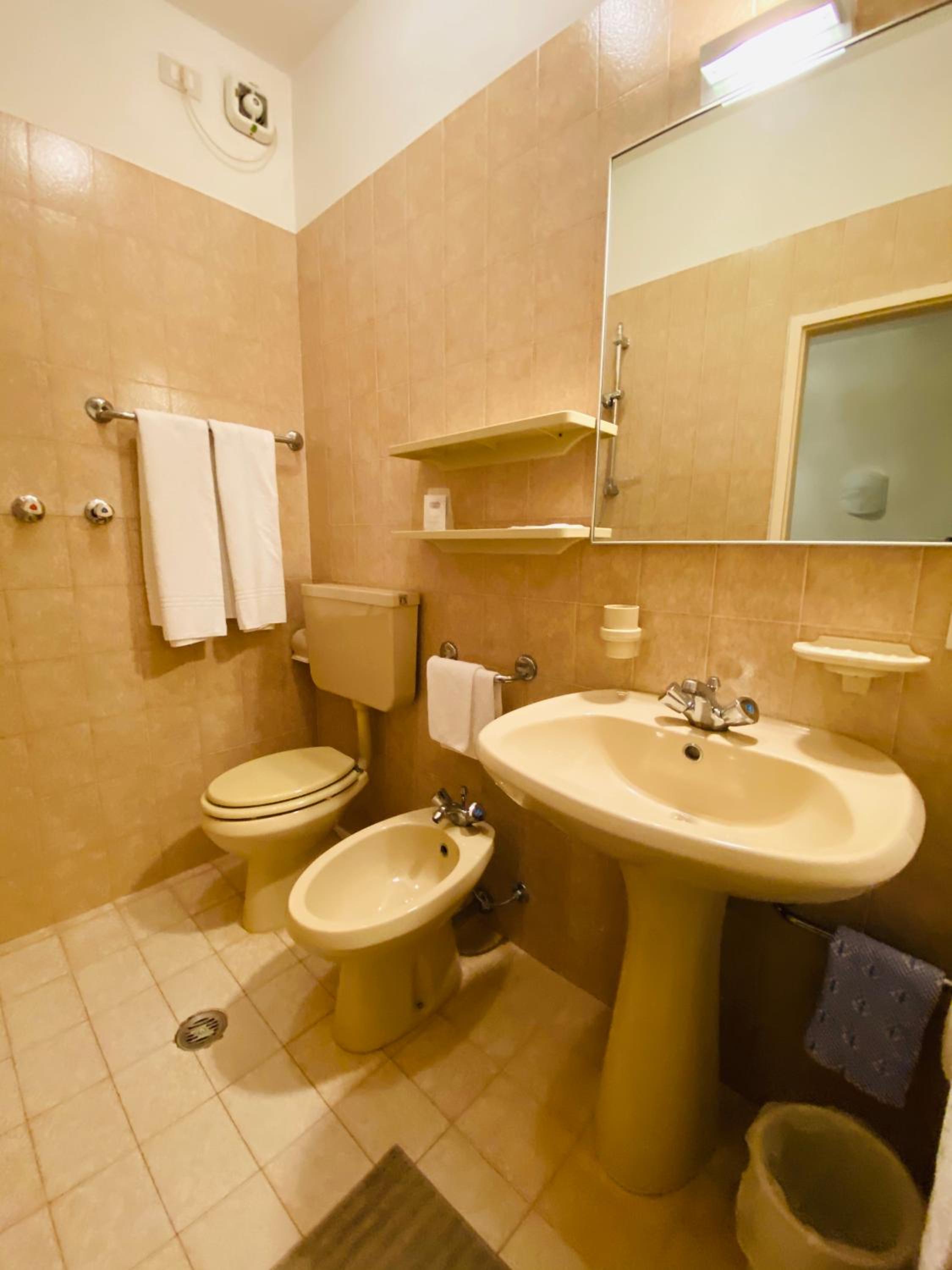 Triple Room - Photo 7