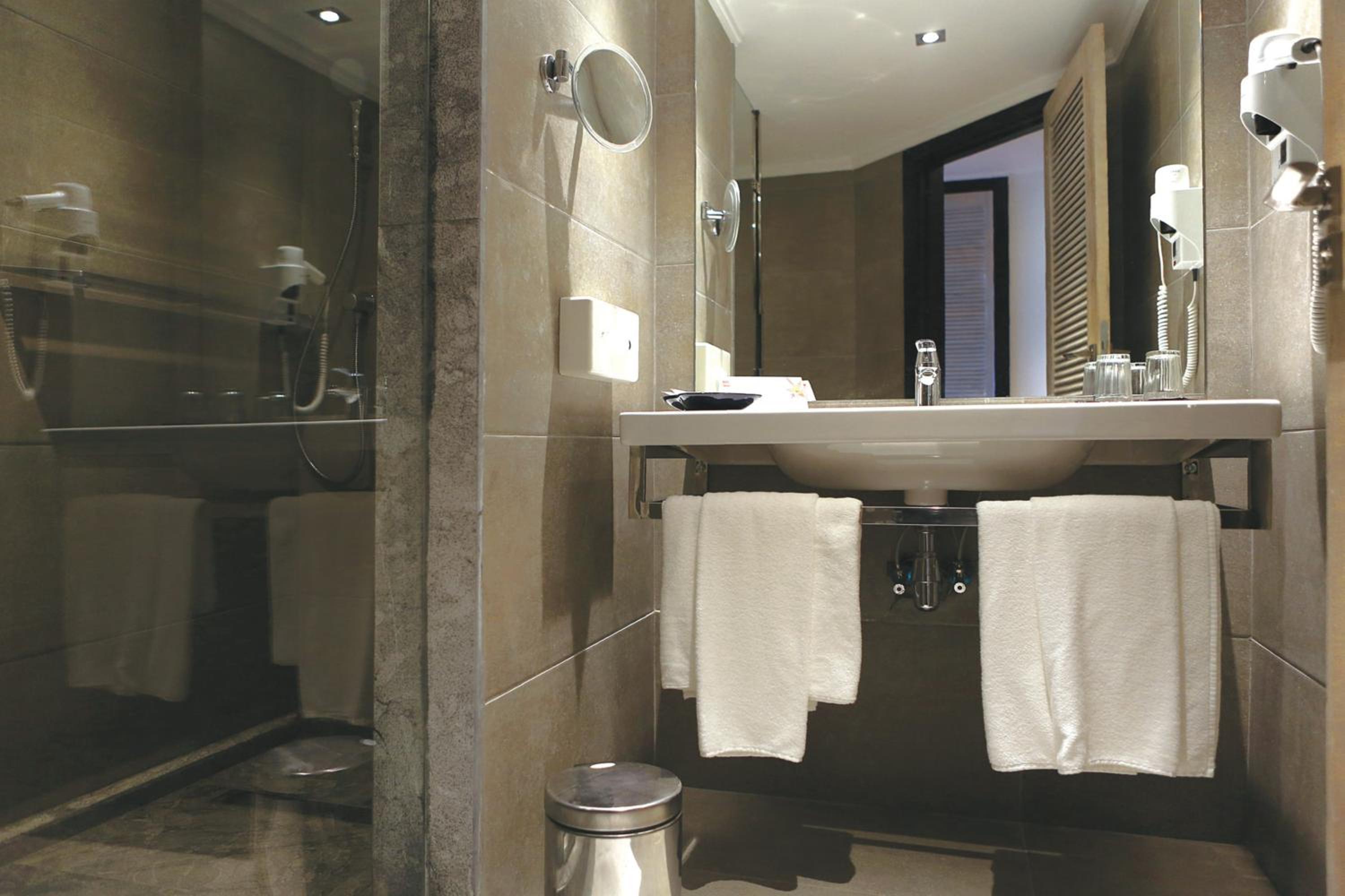 Standard Double Room - Photo 3