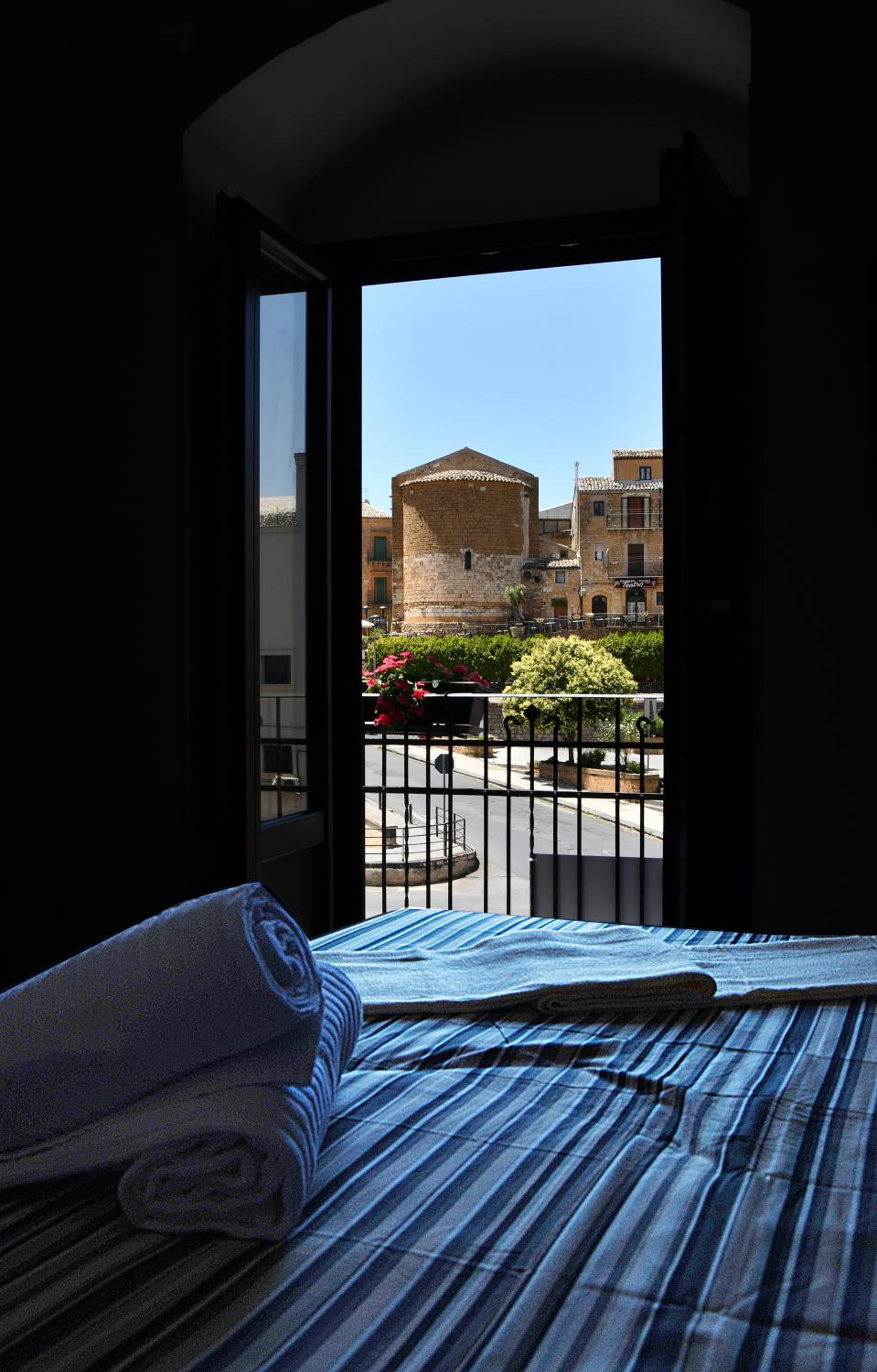 Deluxe Double Room with Balcony - Photo 3
