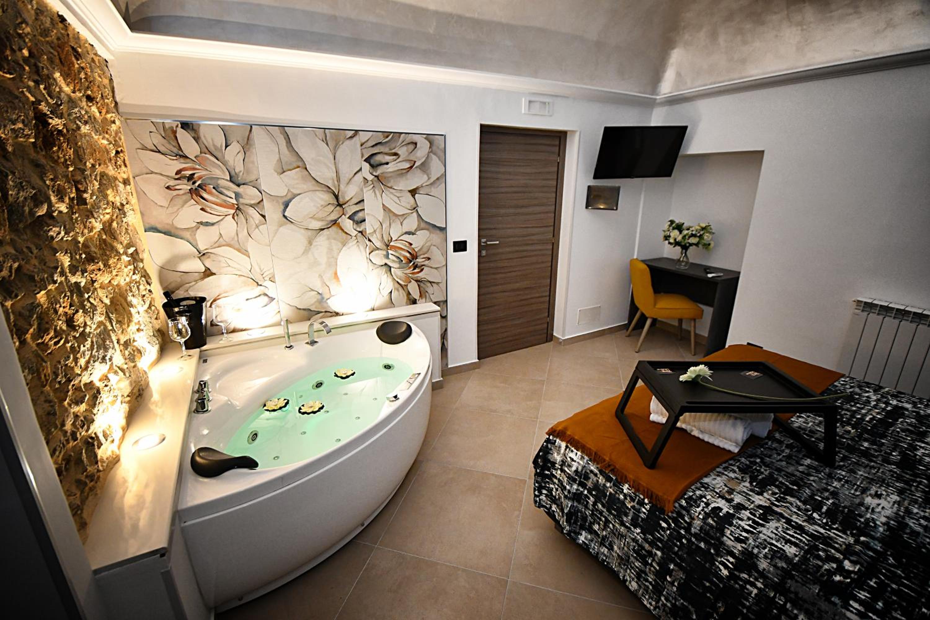 Double Room with Spa Bath photo 1