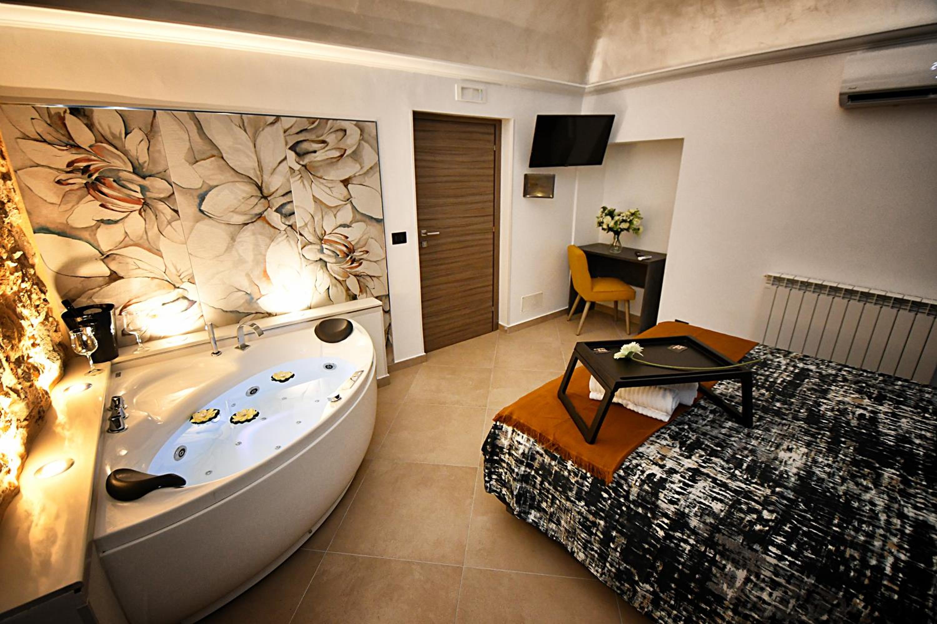 Double Room with Spa Bath photo 2