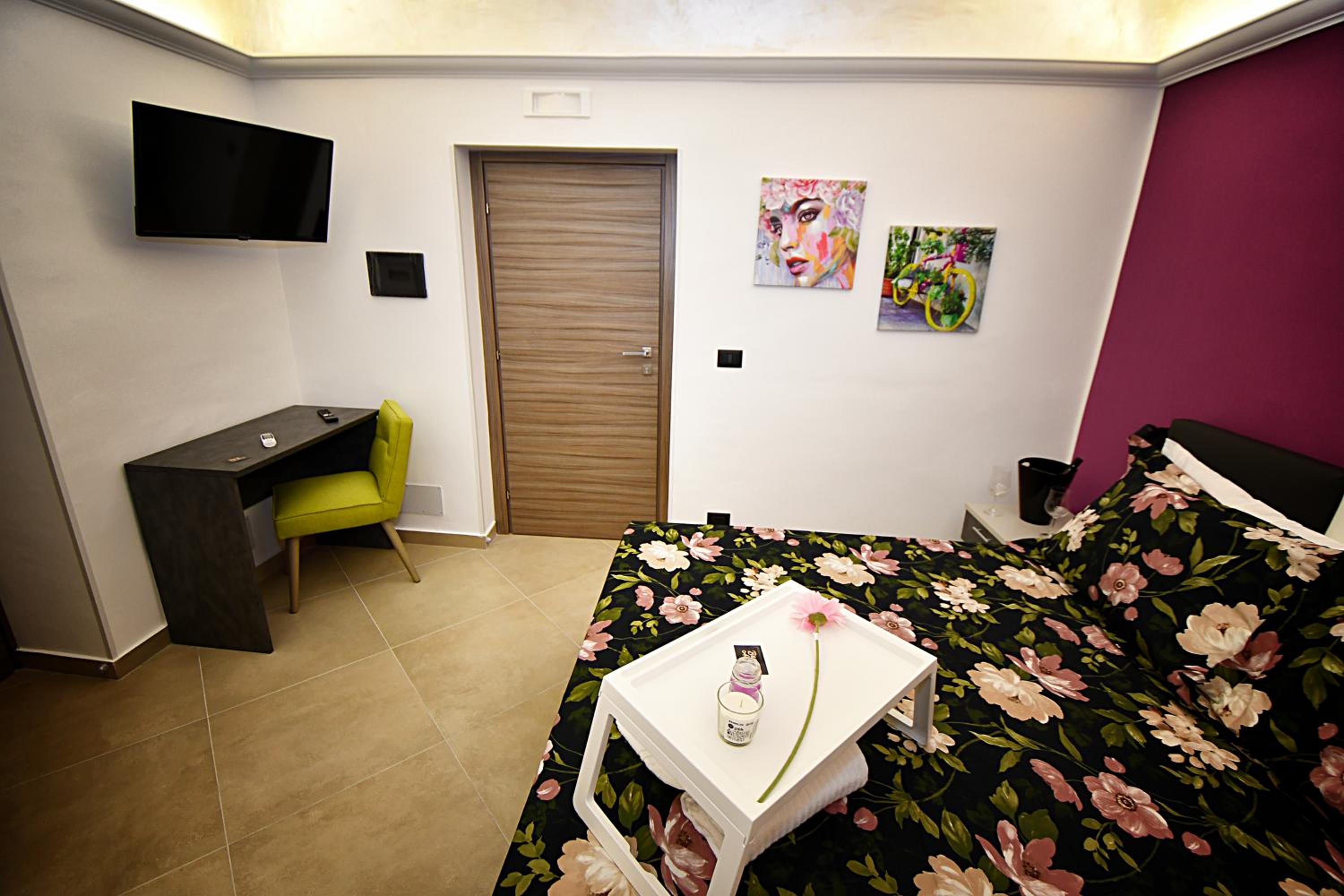 Deluxe Double Room with Balcony photo 1