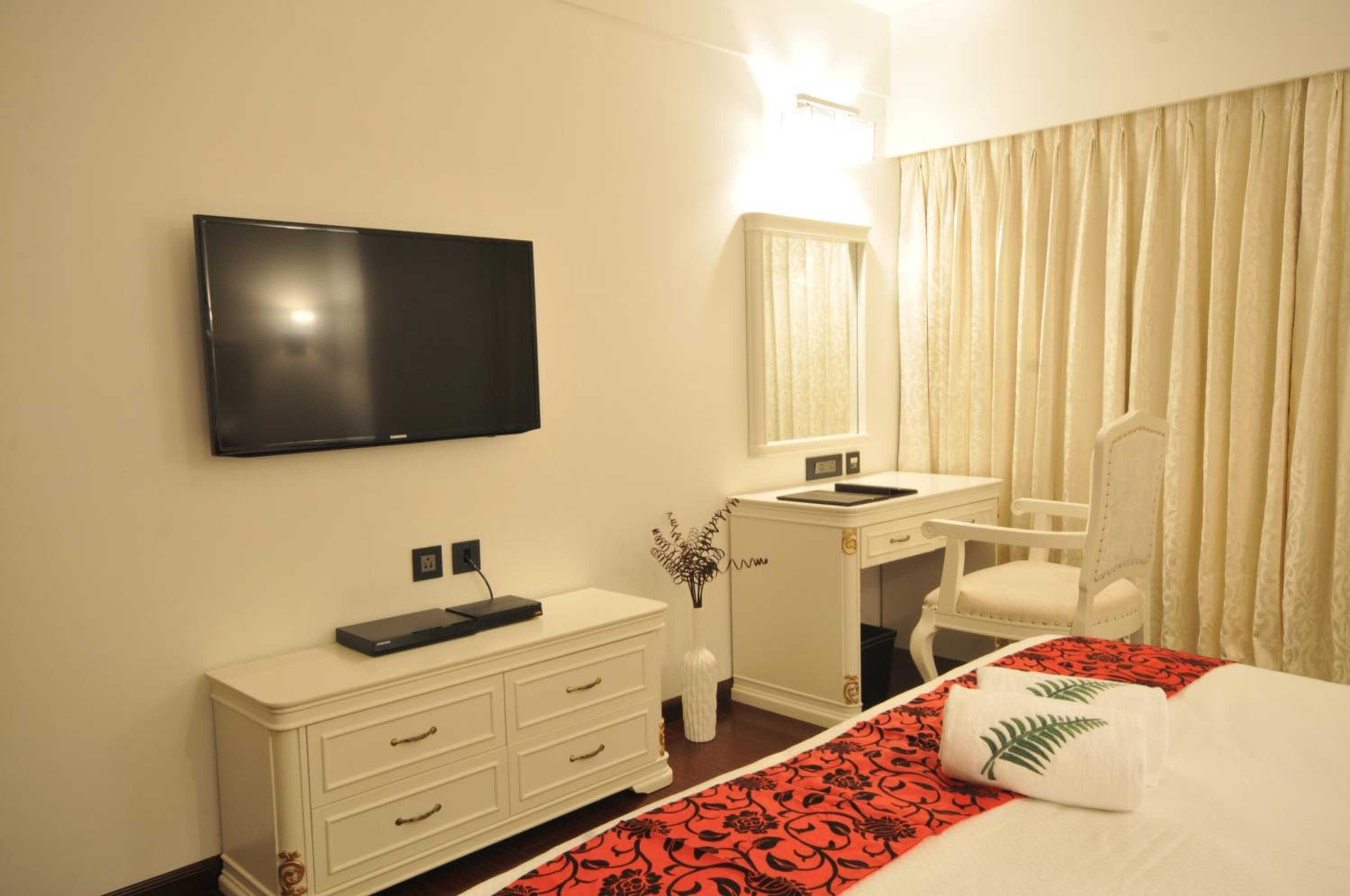 Hazel Suite photo 2