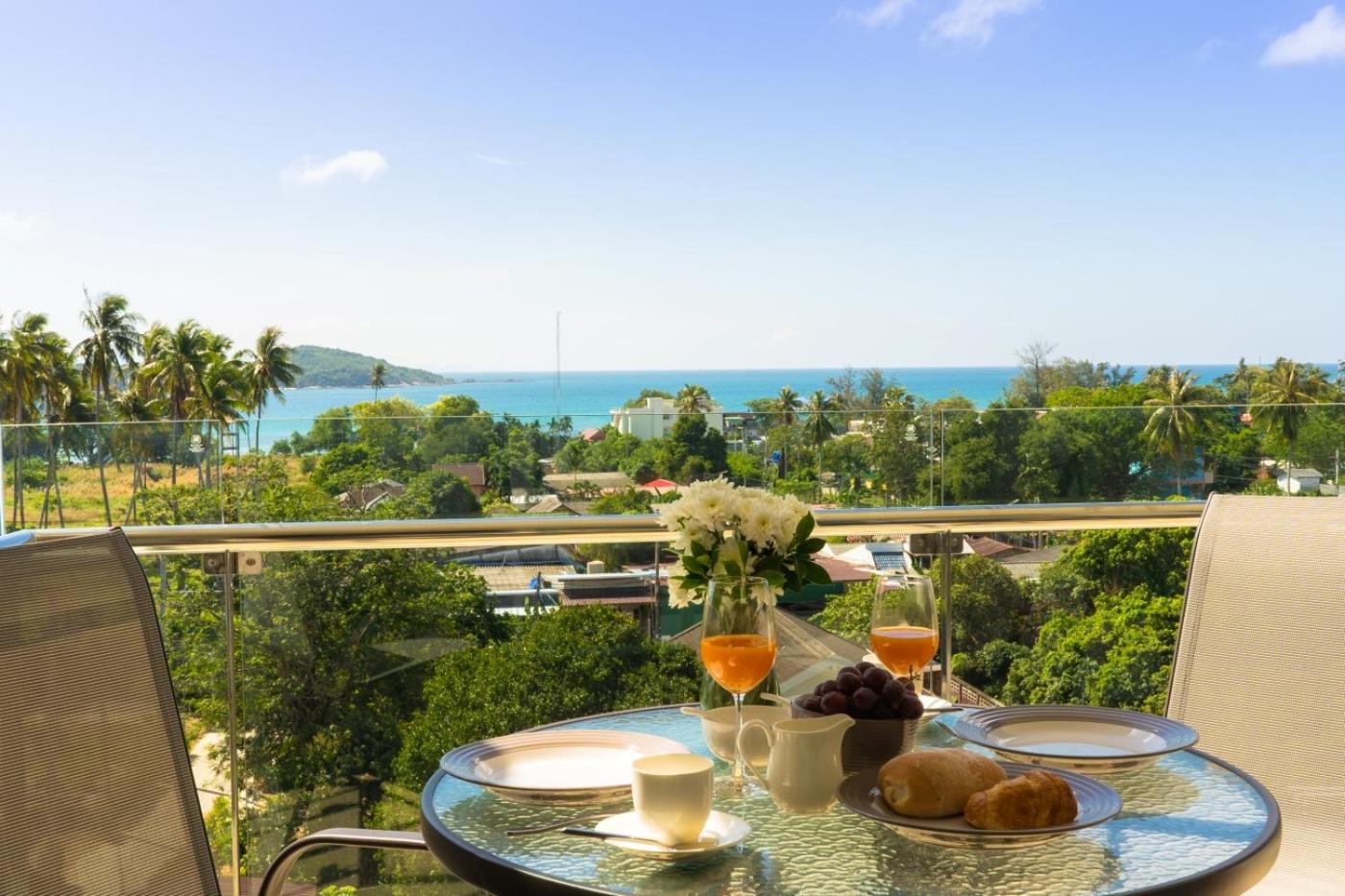 One-Bedroom Apartment with Sea View and Balcony photo 2