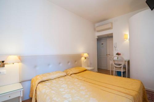Standard Double or Twin Room photo 2