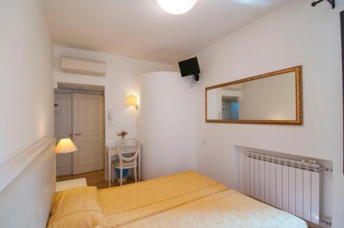 Standard Double or Twin Room photo 3