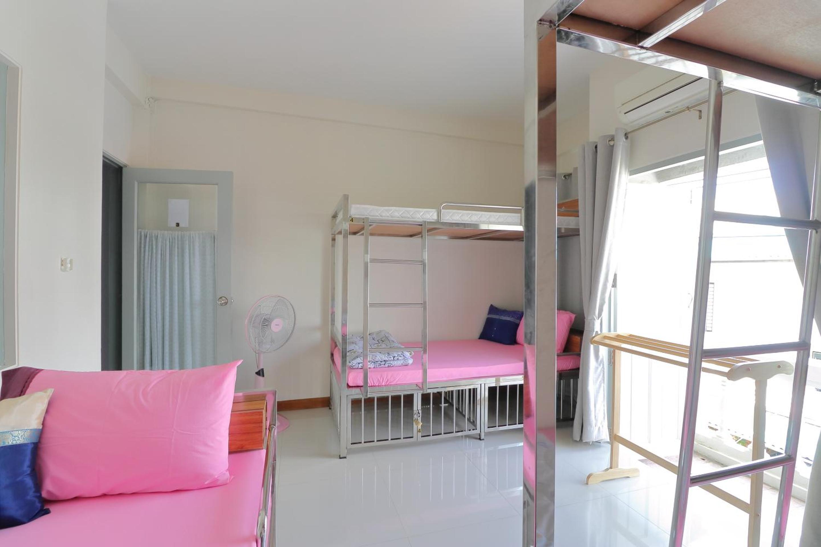 Bunk Bed in Female Dormitory Room   photo 3