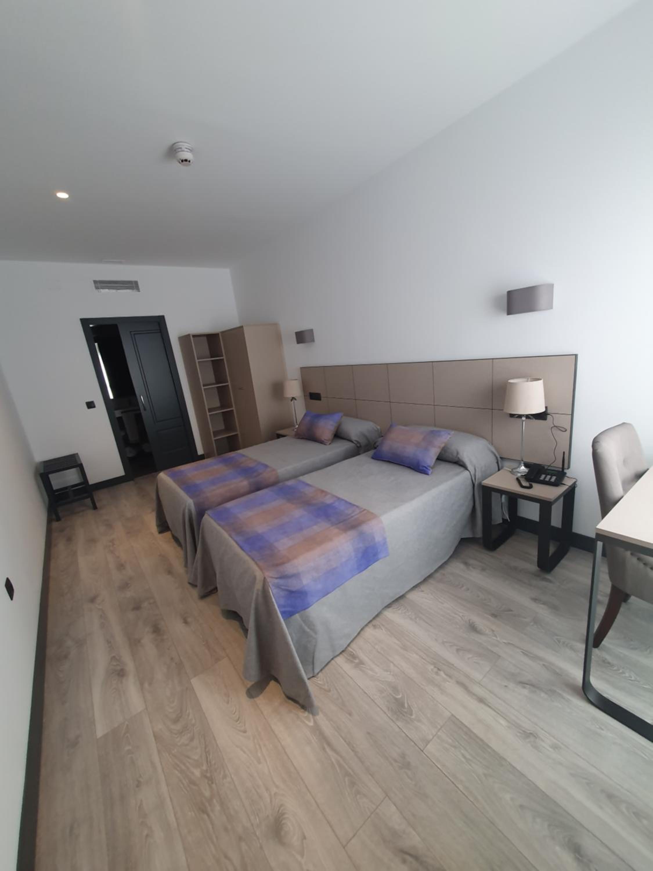 Large Double or Twin Room - Photo 7