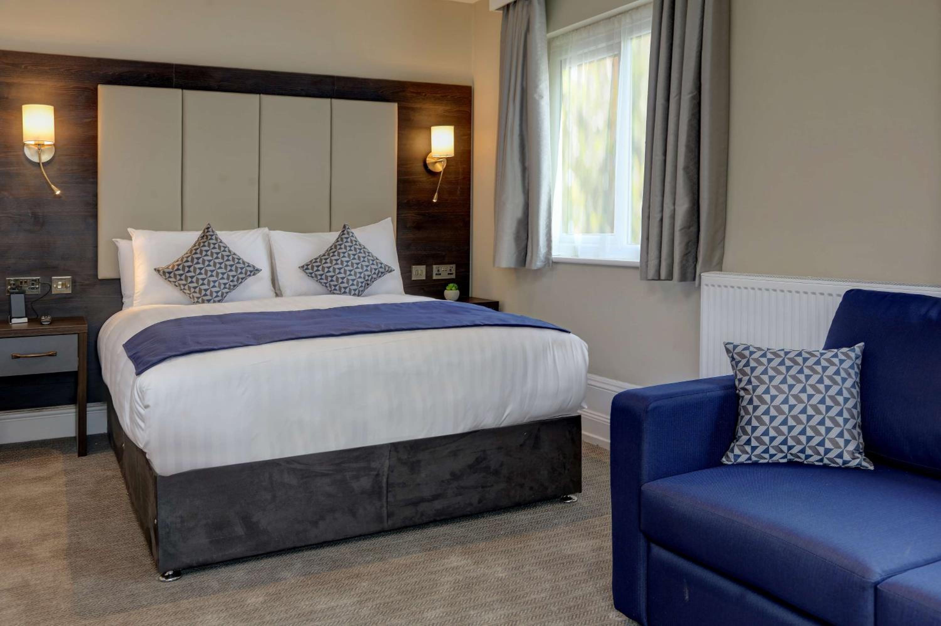 King Suite - Non-Smoking - Photo 1