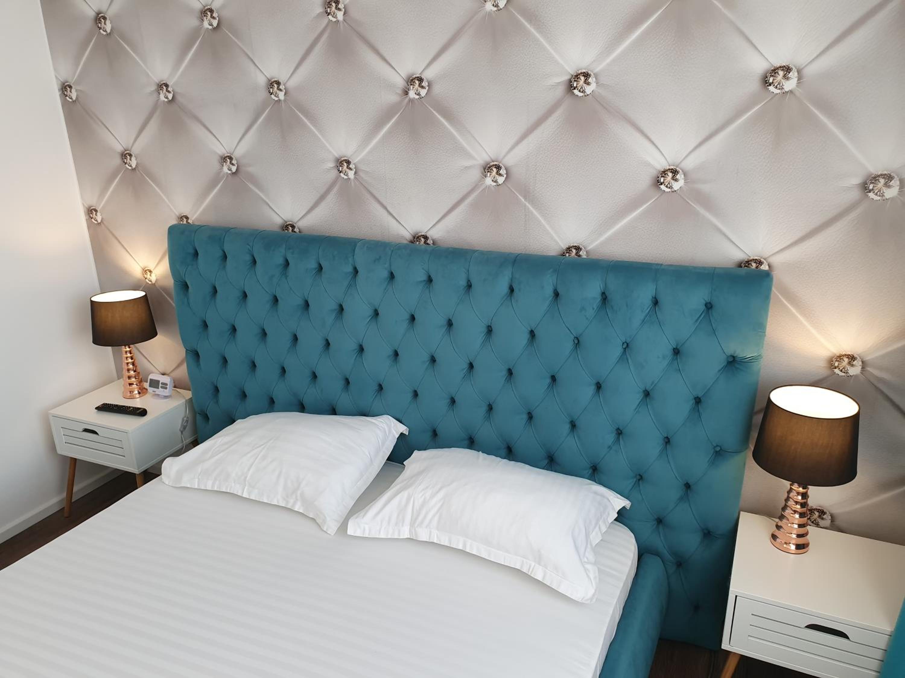 Deluxe Room (2 Adults + 1 Child)