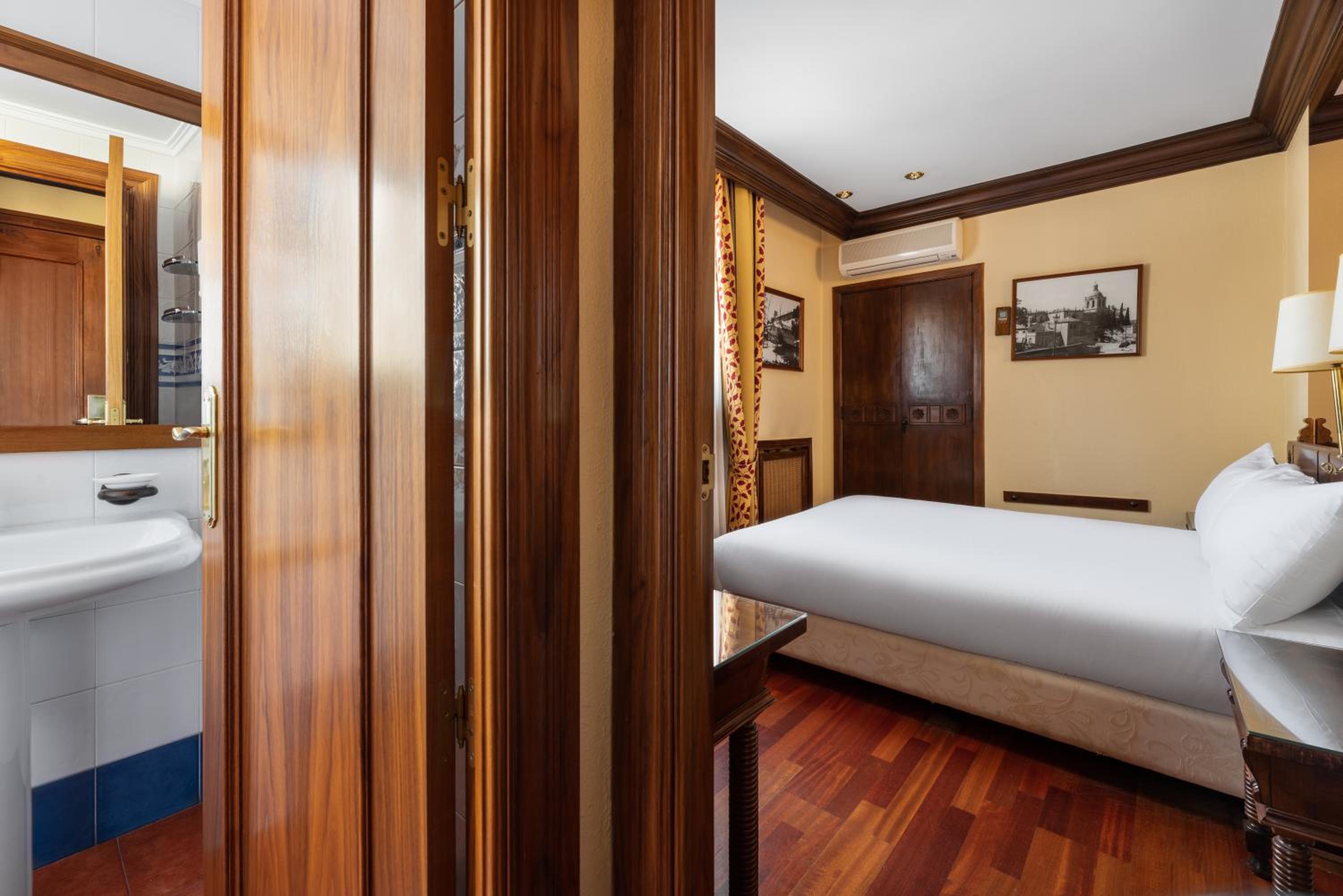 Single Room - Photo 1
