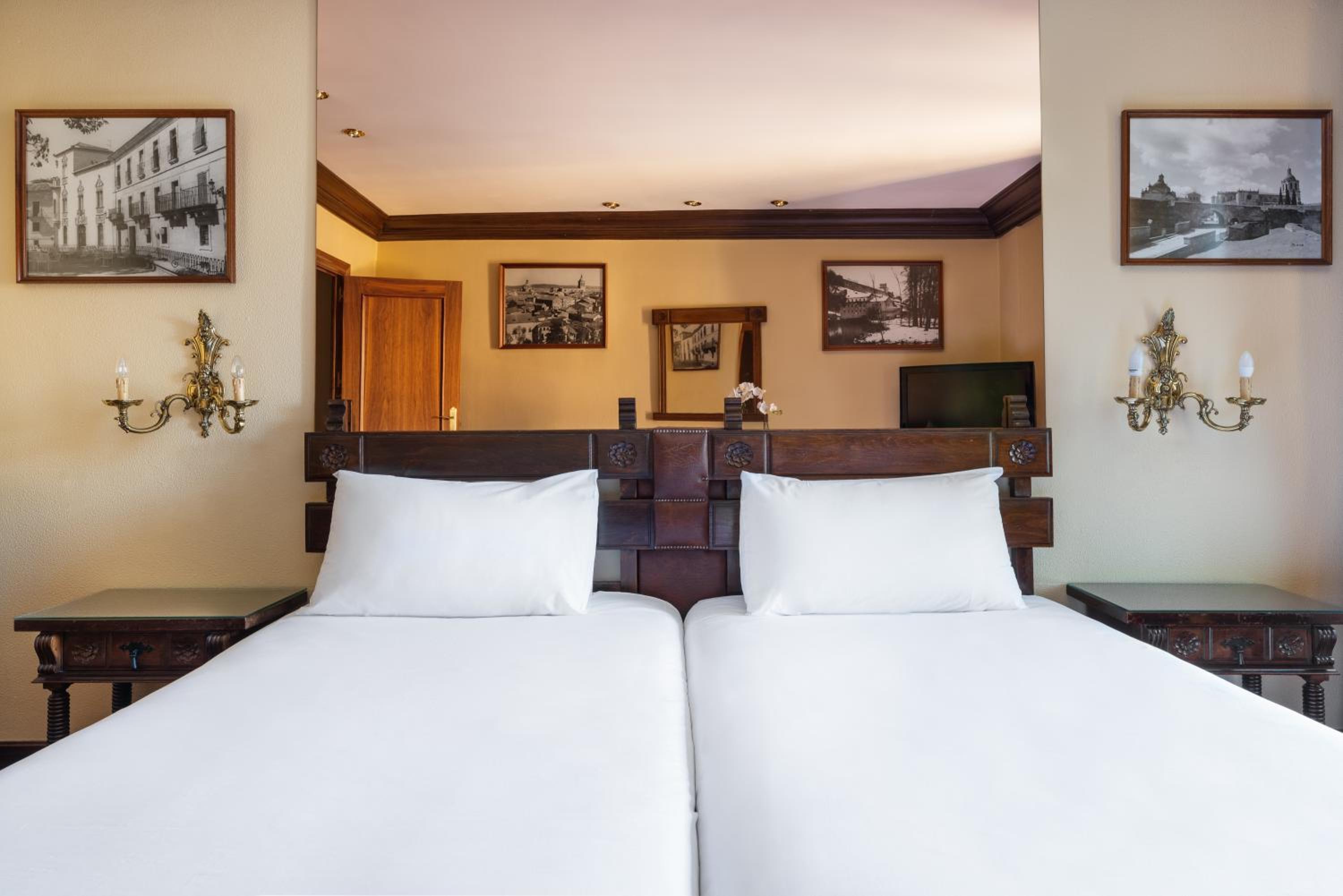 Double or Twin Room - Photo 2