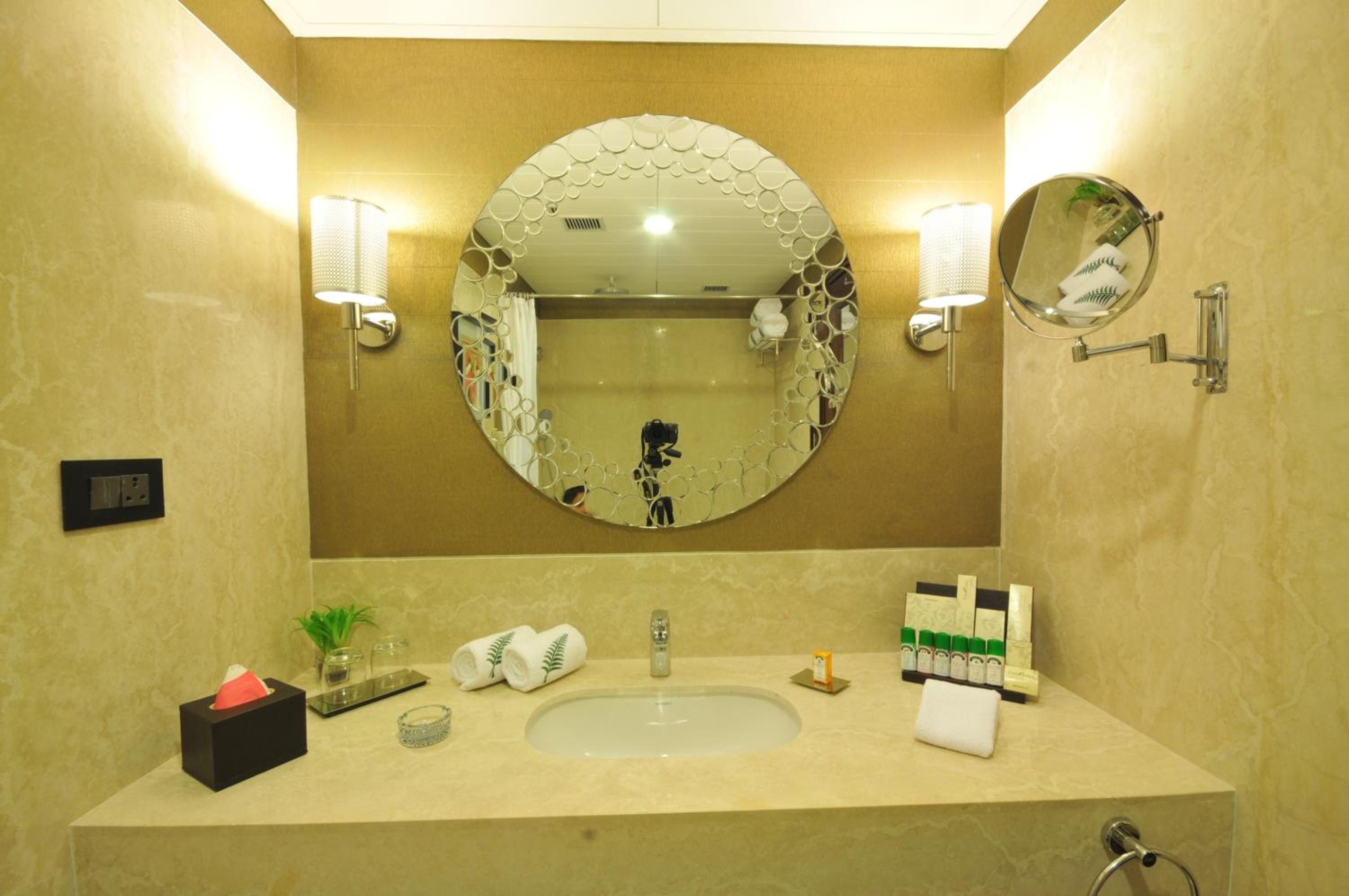 Fern Club Room photo 2