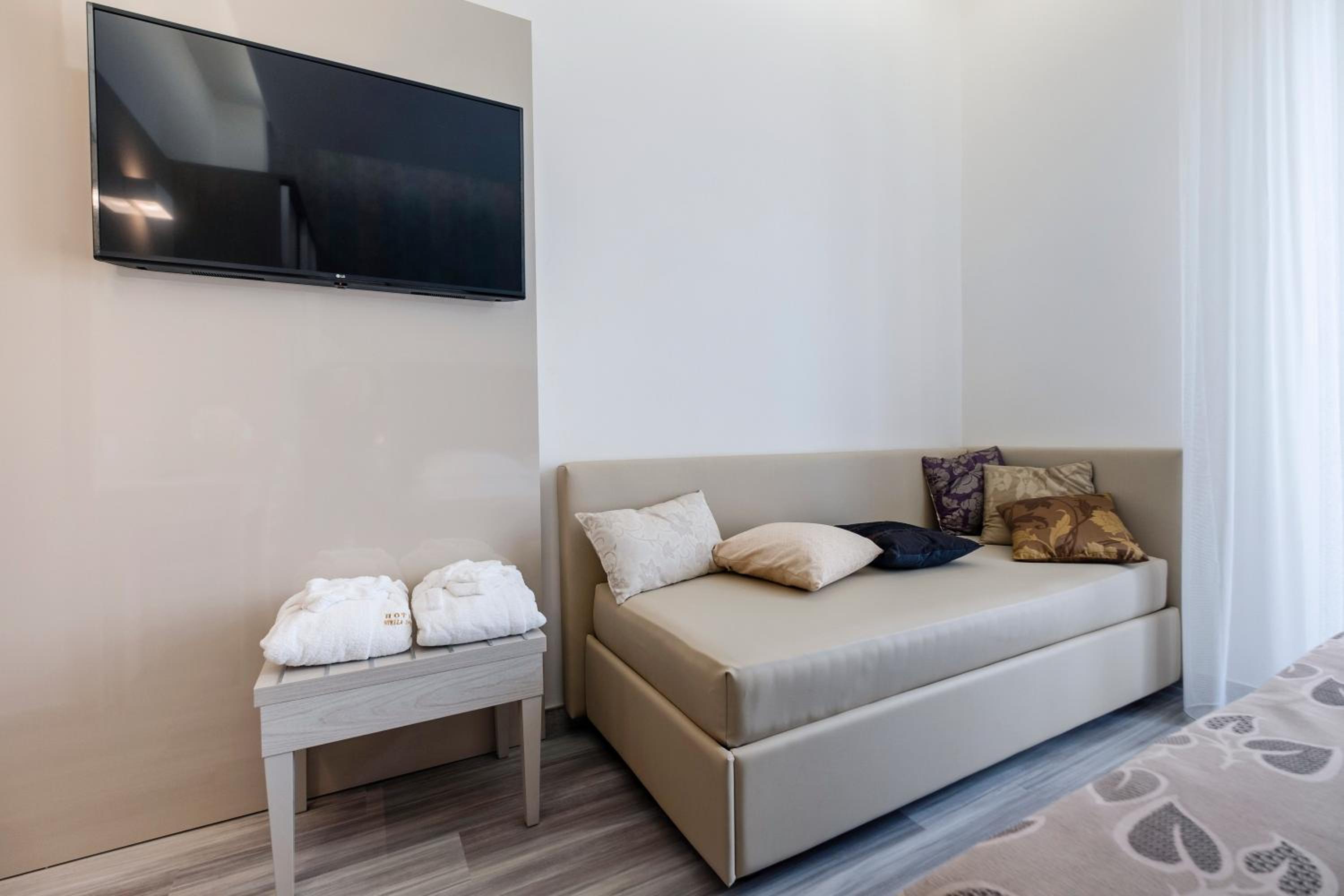 Deluxe Triple Room - Photo 16