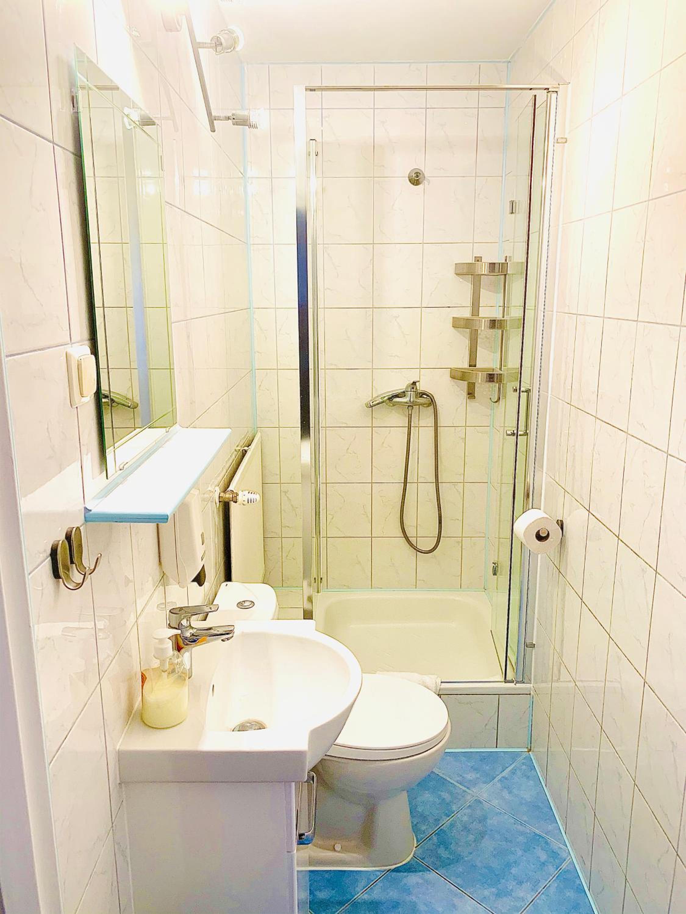 Triple Room with Bathroom - Photo 3