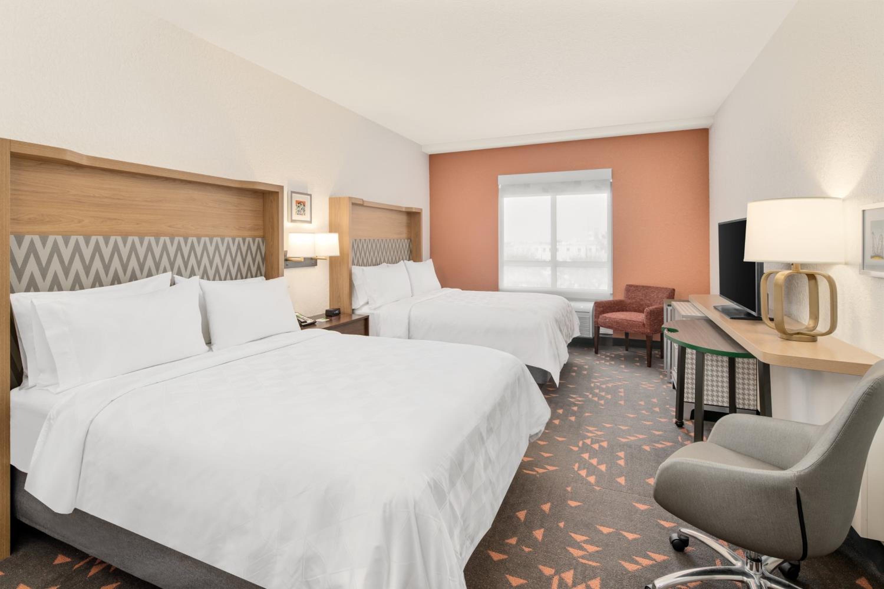 Standard King Room with Roll-in Shower - Mobility Accessible
