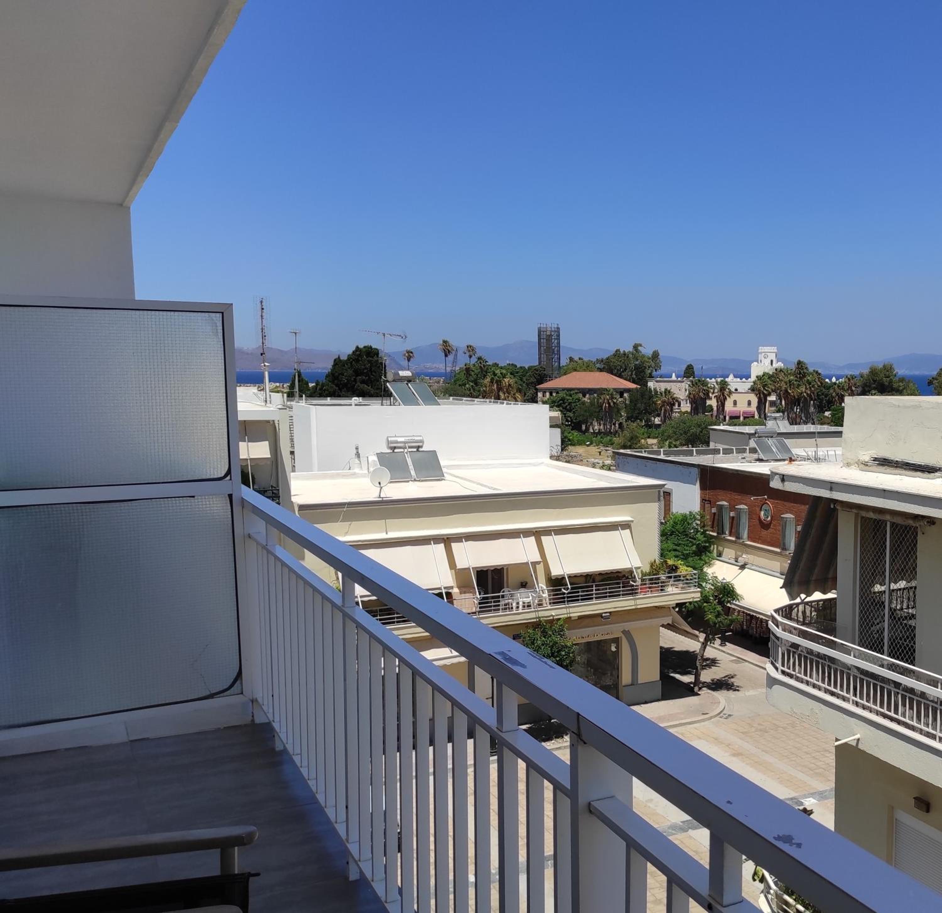 Apartment with Balcony - Photo 8