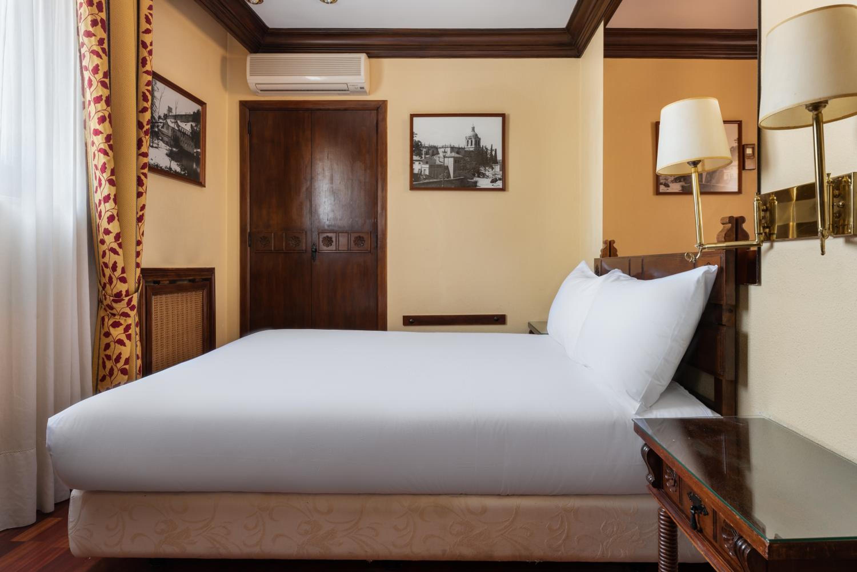 Double or Twin Room - Photo 10