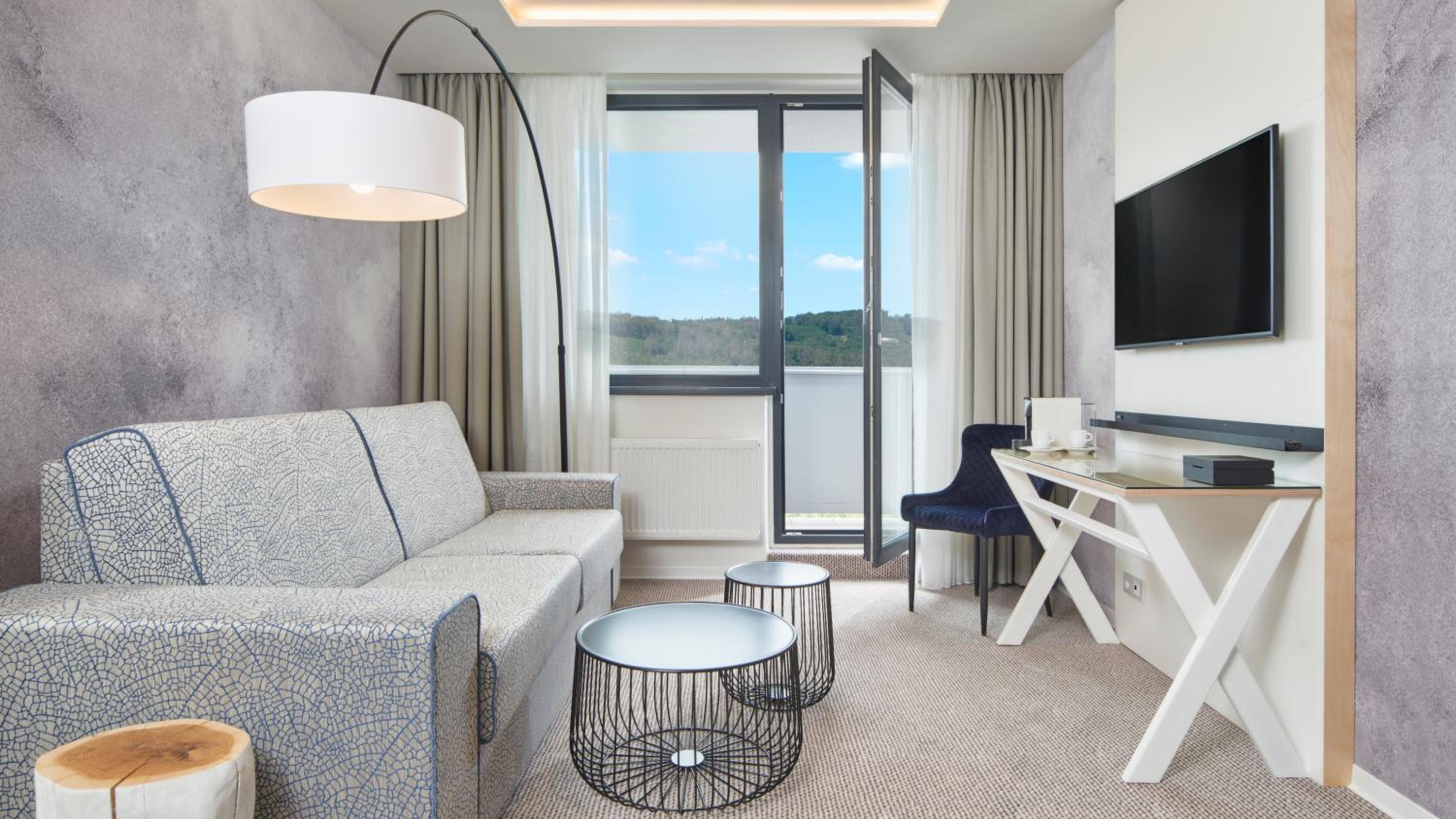 King Suite with Balcony photo 1