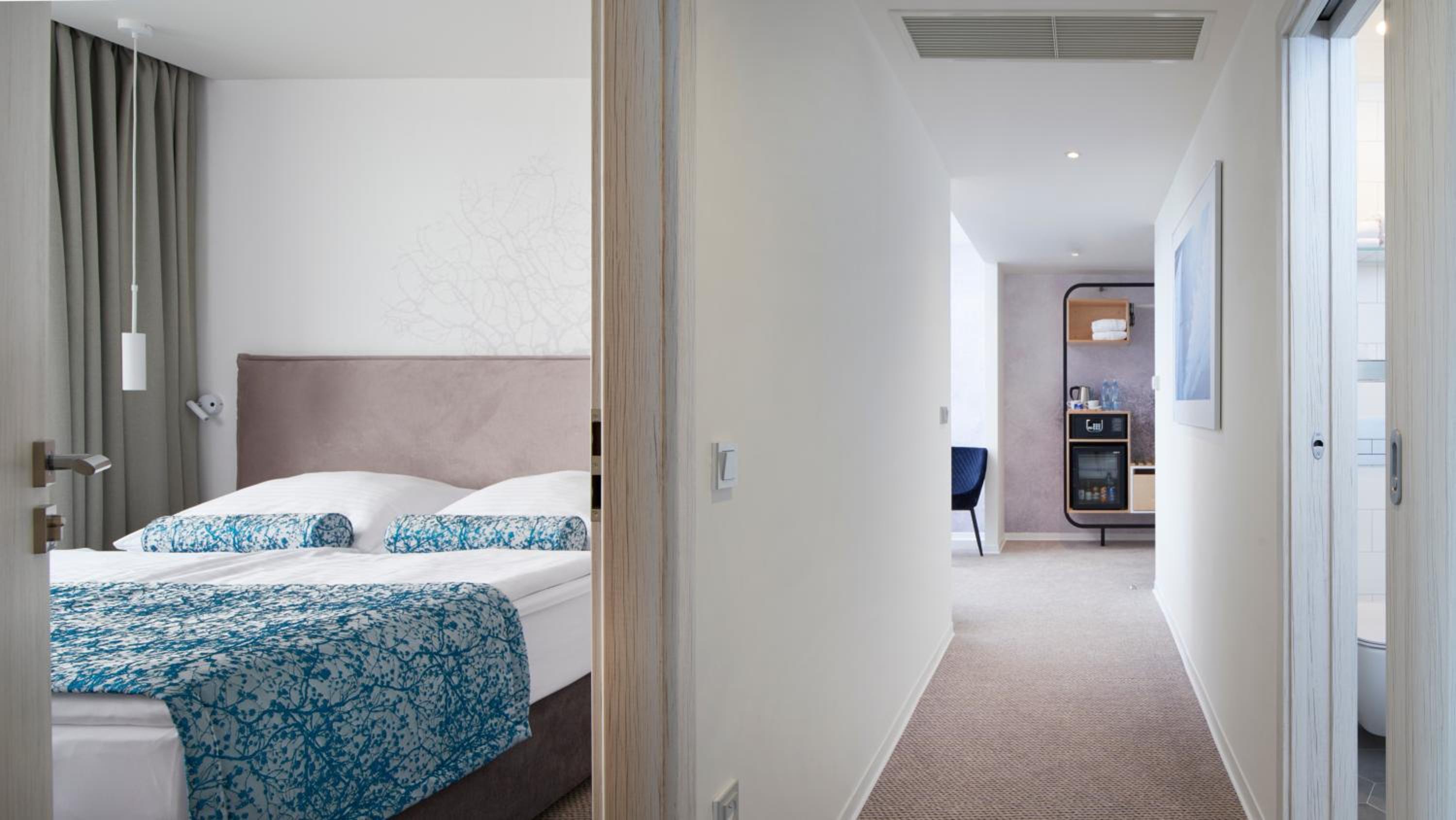 King Suite with Balcony photo 3