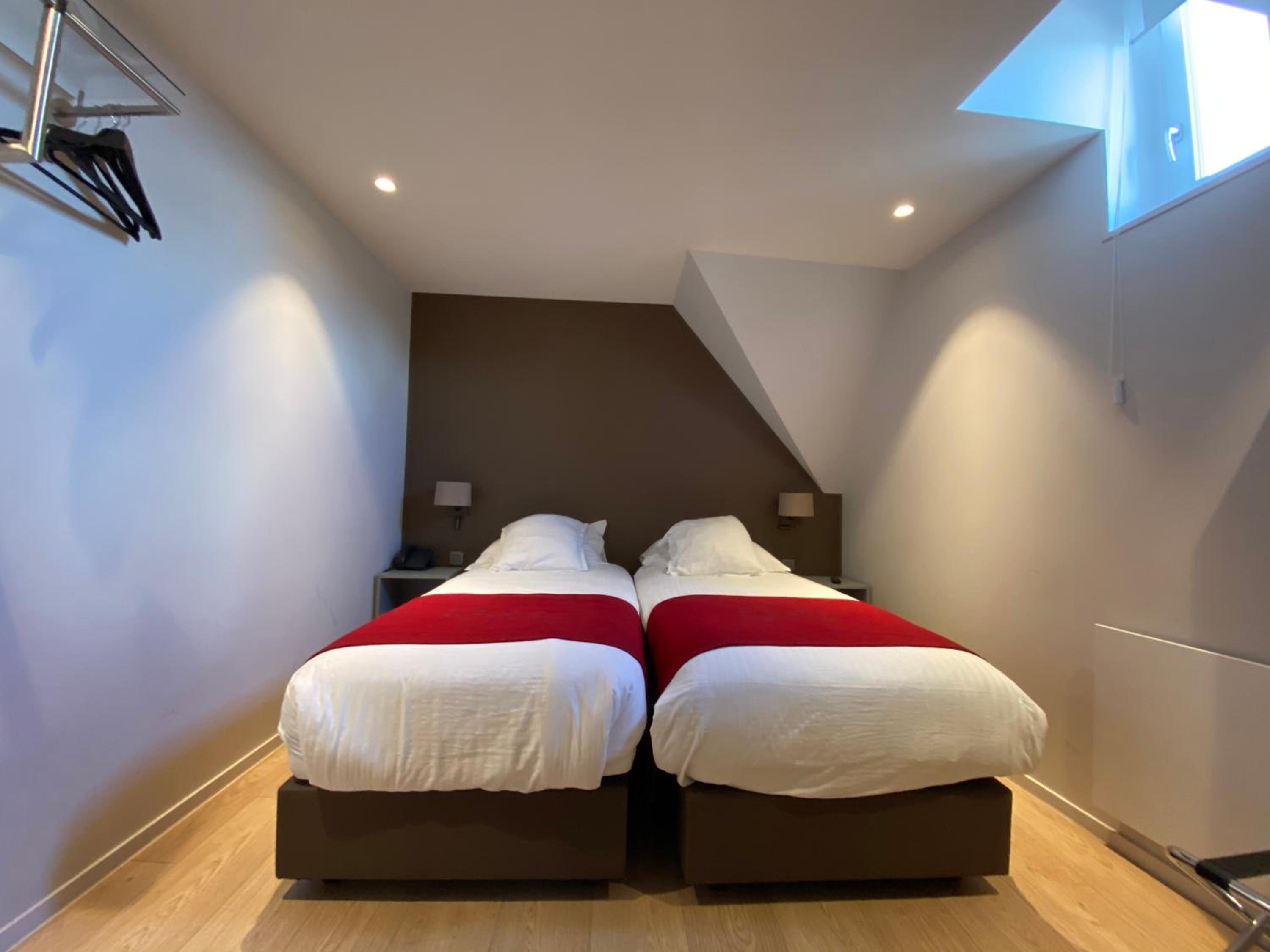 Budget Twin Room - Photo 4