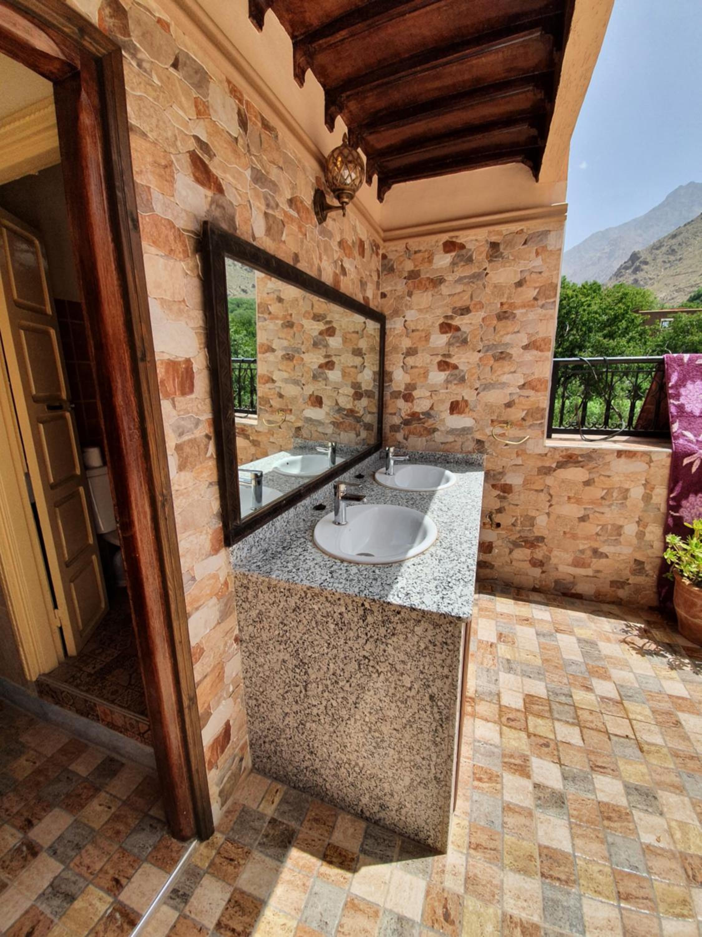 Basic Triple Room With Shared Bathroom photo 2