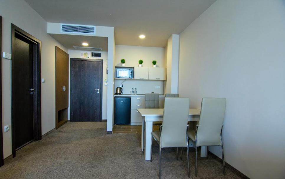 One-Bedroom Apartment (2 Adults + 2 Children) - Photo 4