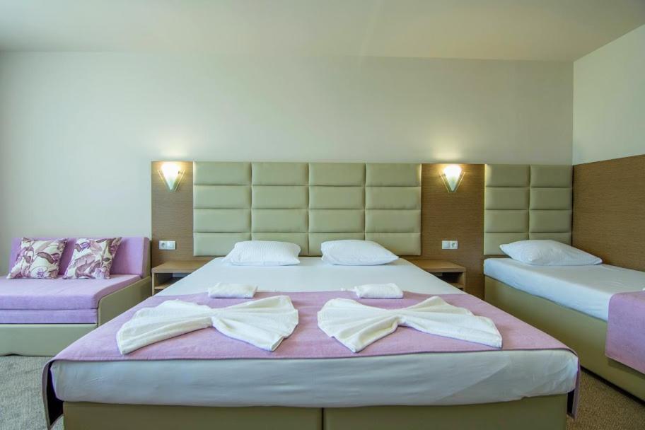Triple Room (3 Adults + 1 Child) - Photo 5