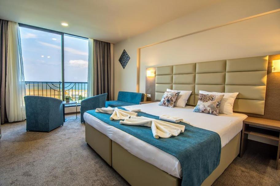 Deluxe double room with Front Sea View - Photo 1