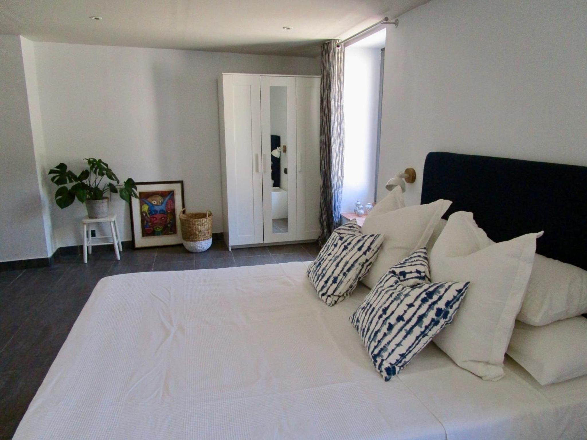 Family Room with Private Bathroom photo 3