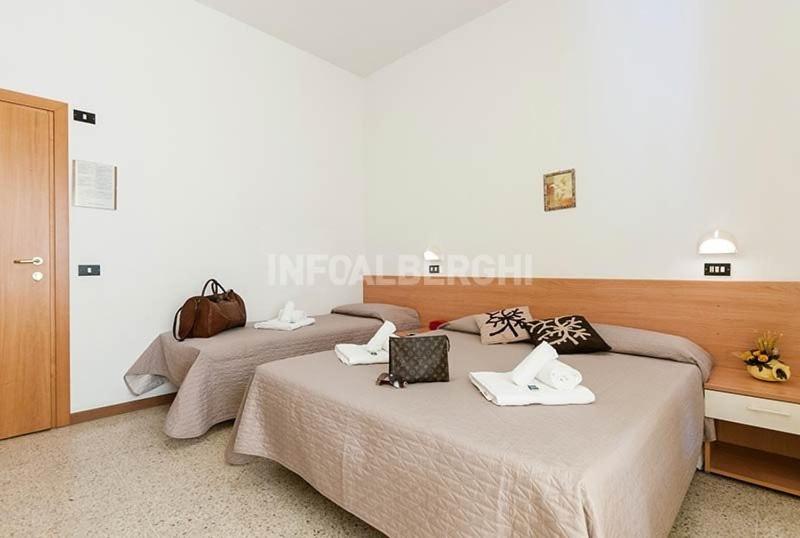 Economy Triple Room photo 1