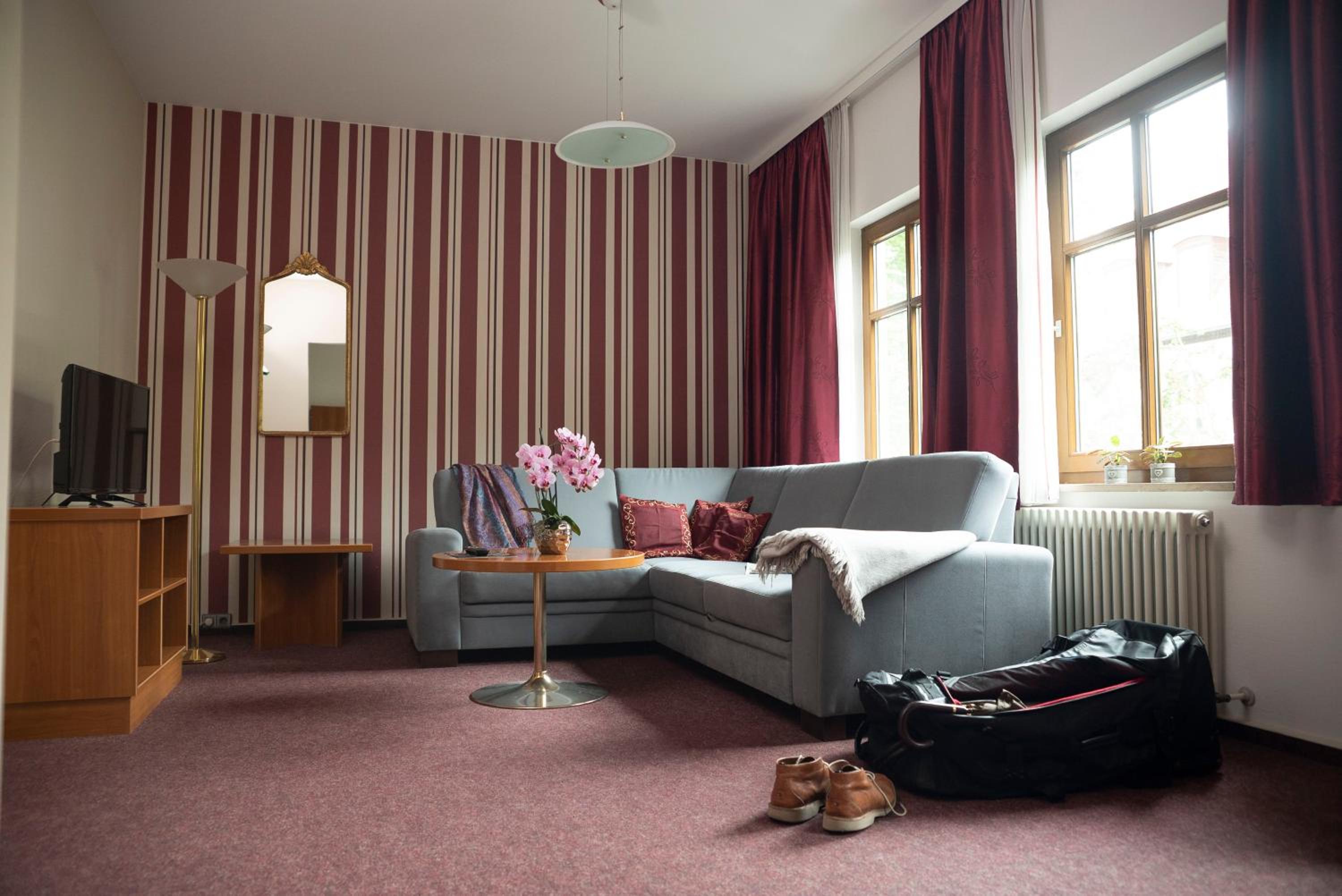 Suite - Photo 1